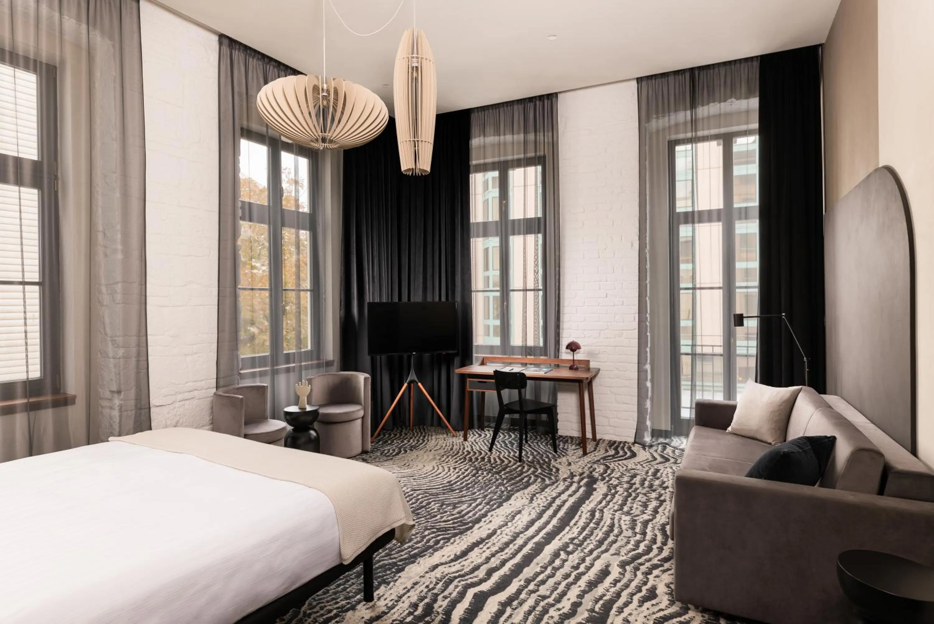 Quiet street view, Bed in Hotel GIN Budapest