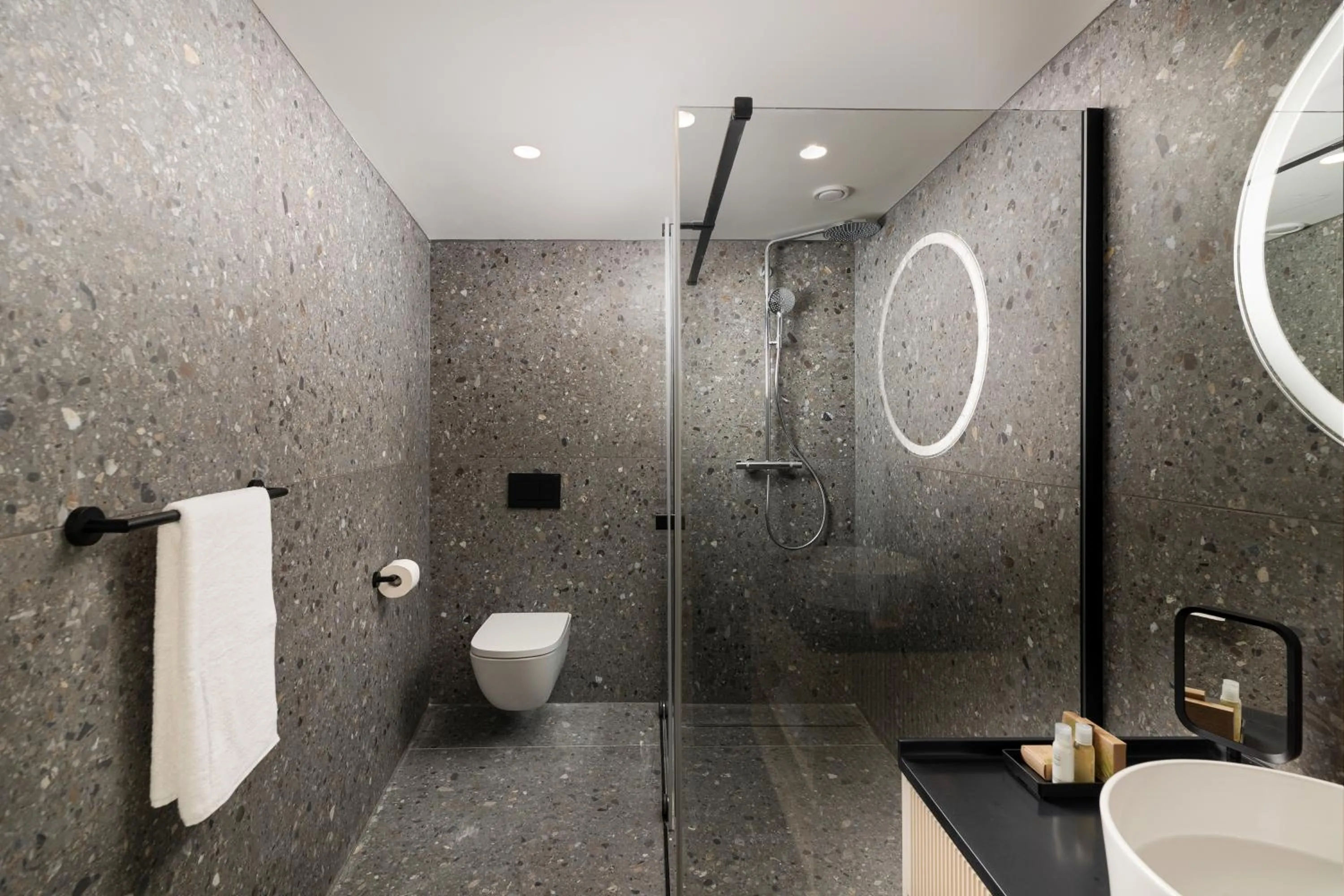 Shower in Hotel GIN Budapest