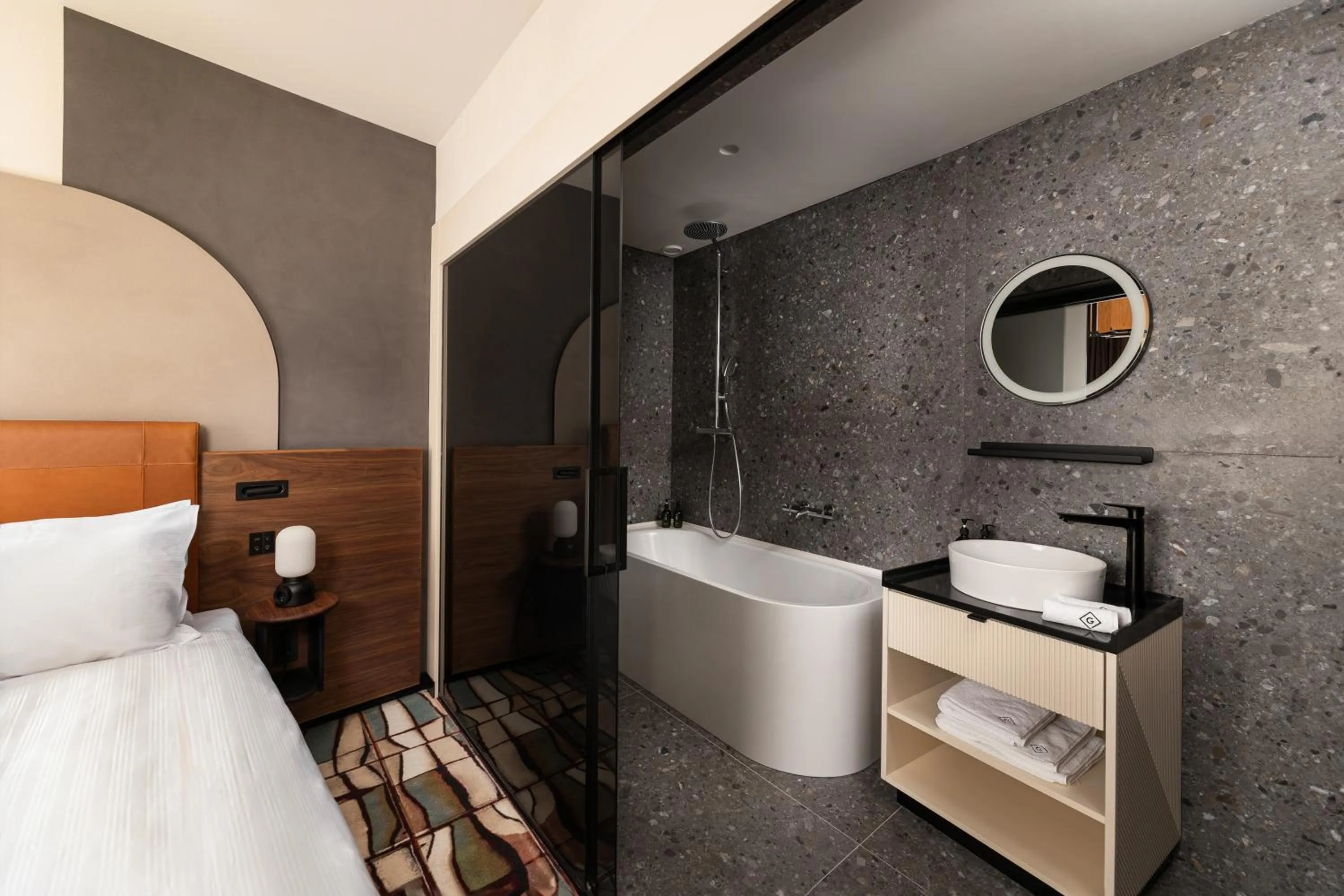 Bath, Bed in Hotel GIN Budapest