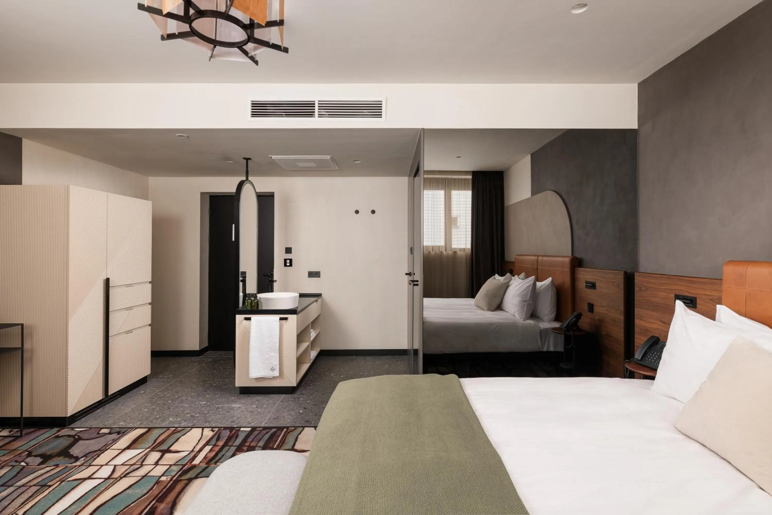 Bathroom, Bed in Hotel GIN Budapest