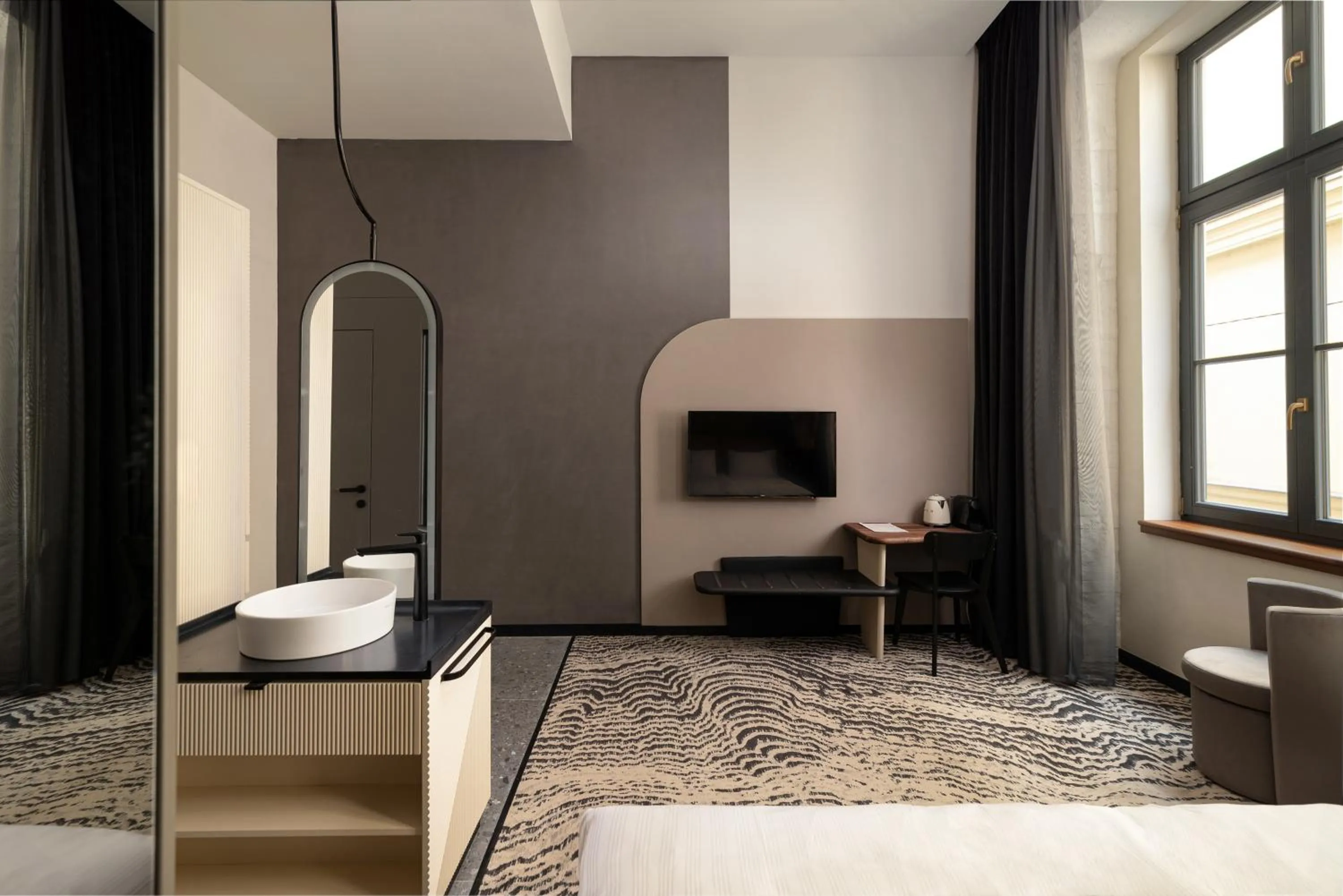 Toilet, Bed in Hotel GIN Budapest