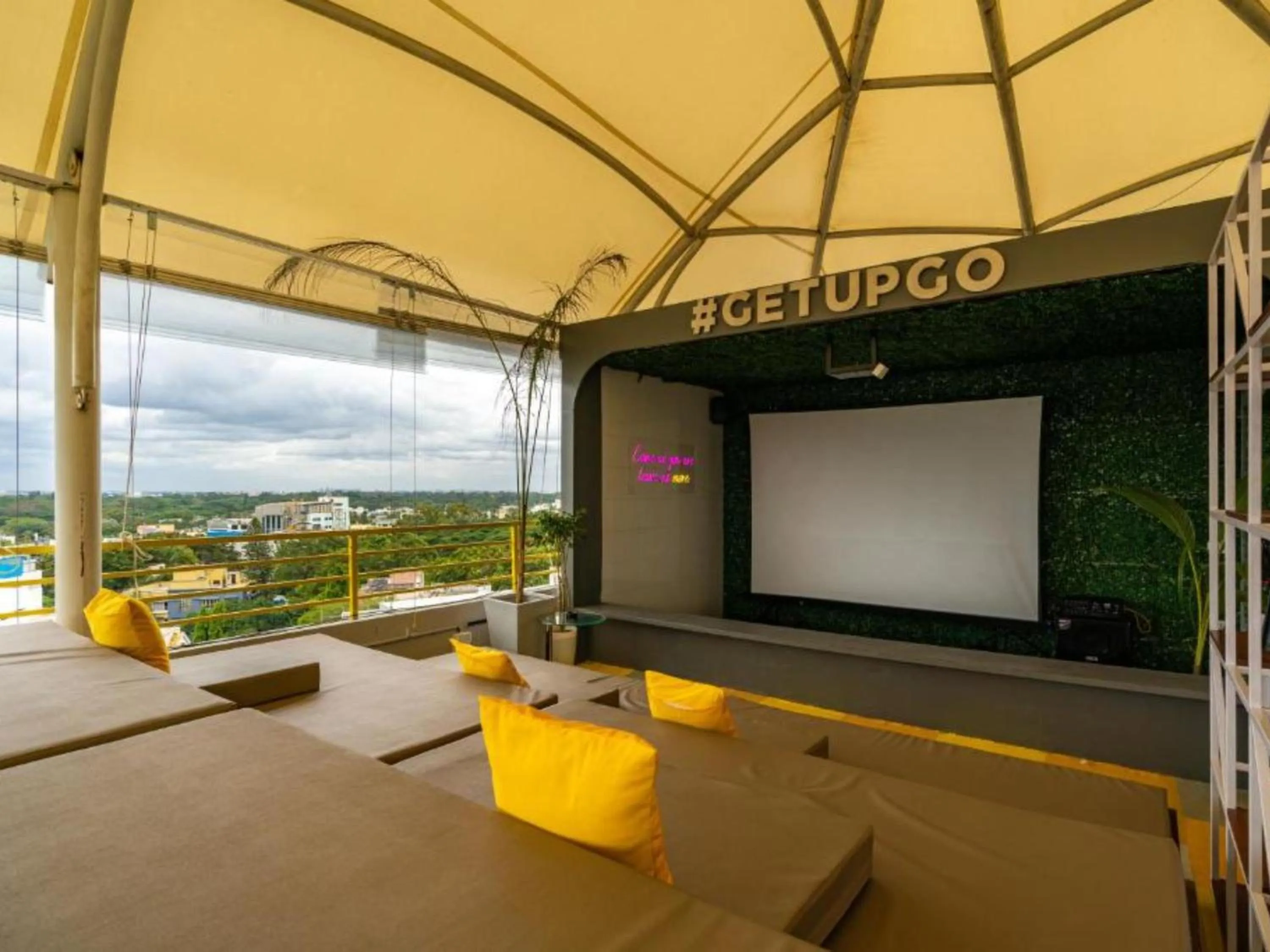 Day in The Hosteller Bangalore, Brigade Road