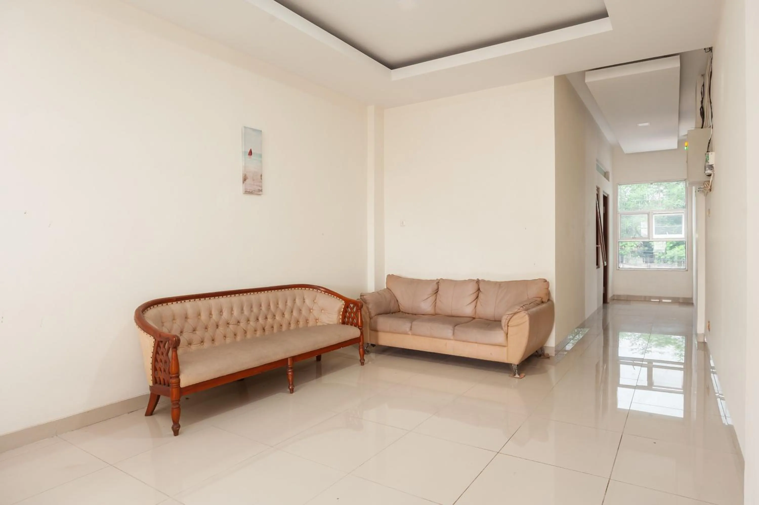 Seating area in RedDoorz @ Kali Balok Lampung