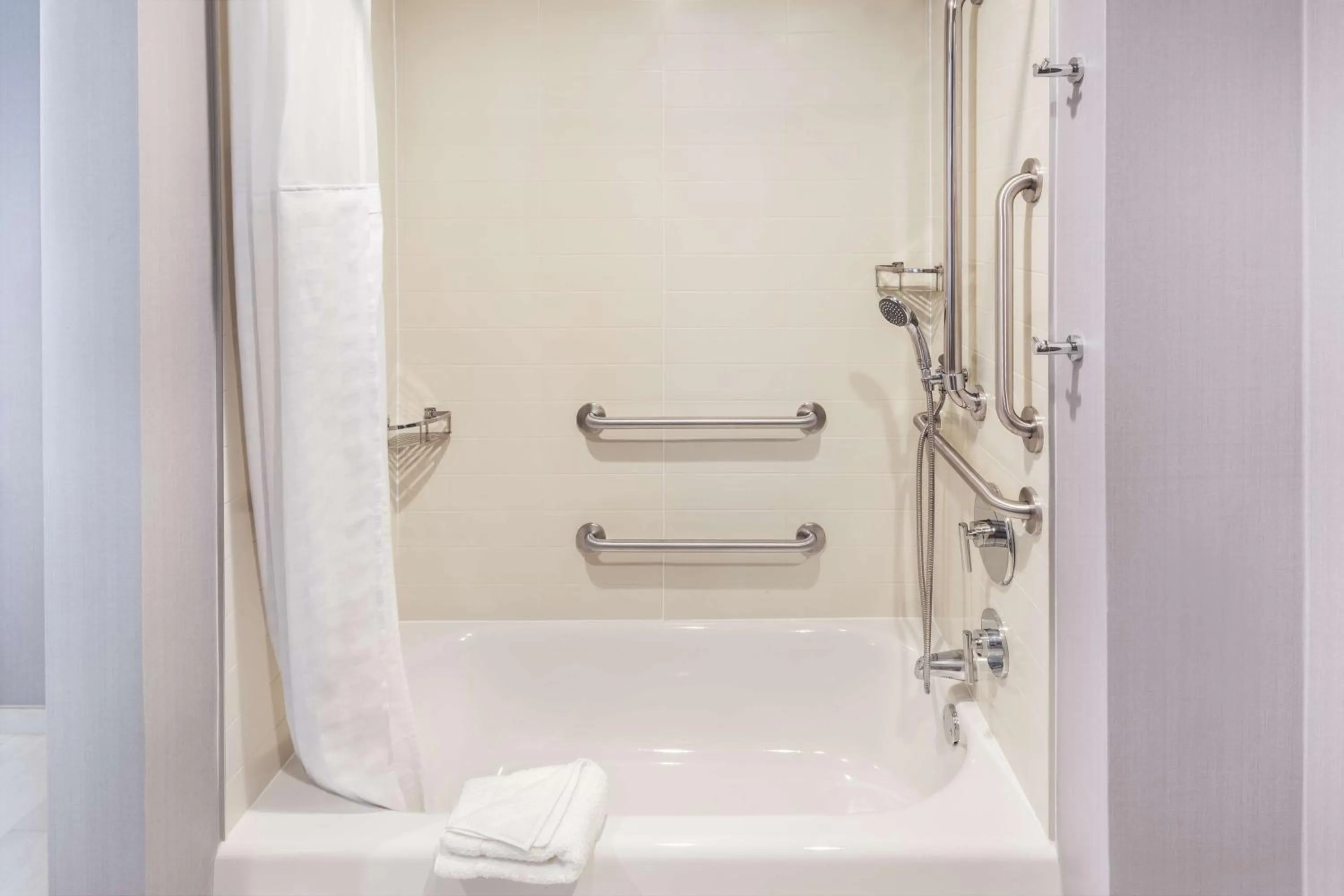 Bathroom in Hyatt Place Munster