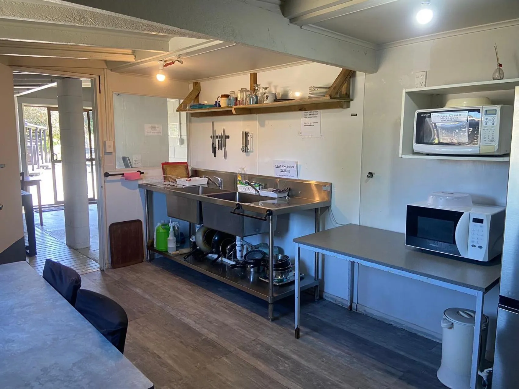 Kitchen or kitchenette in A1 Kaikoura Motel & Apartment