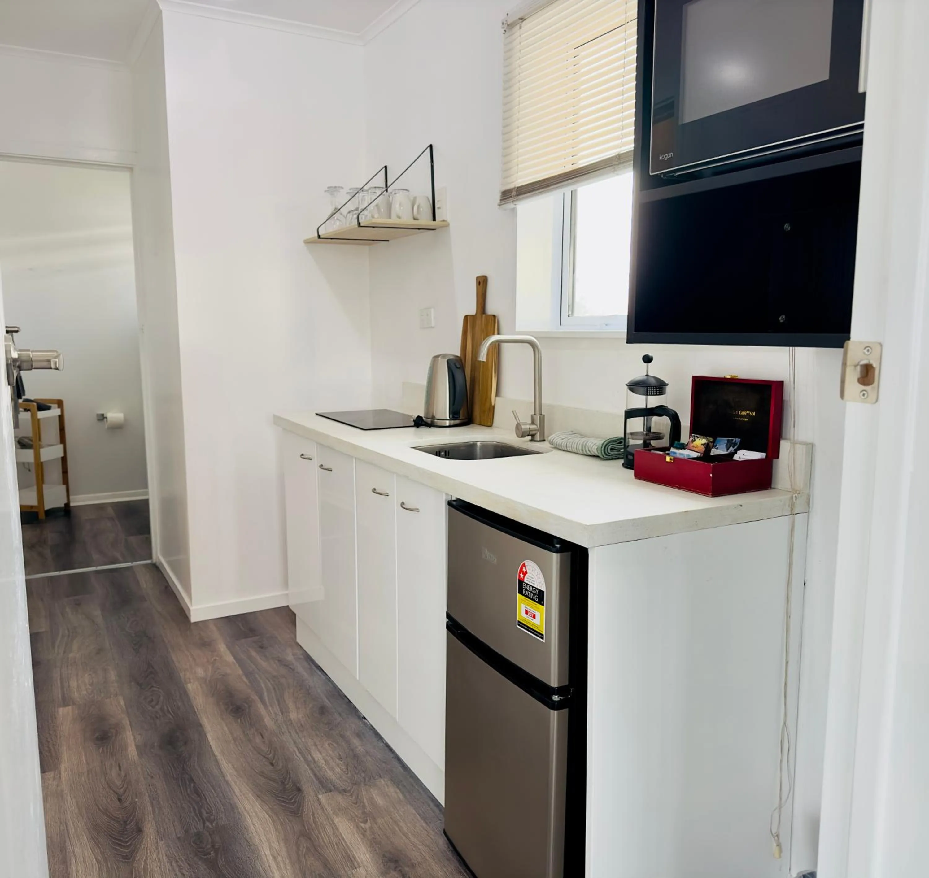 Kitchen or kitchenette in A1 Kaikoura Motel & Apartment