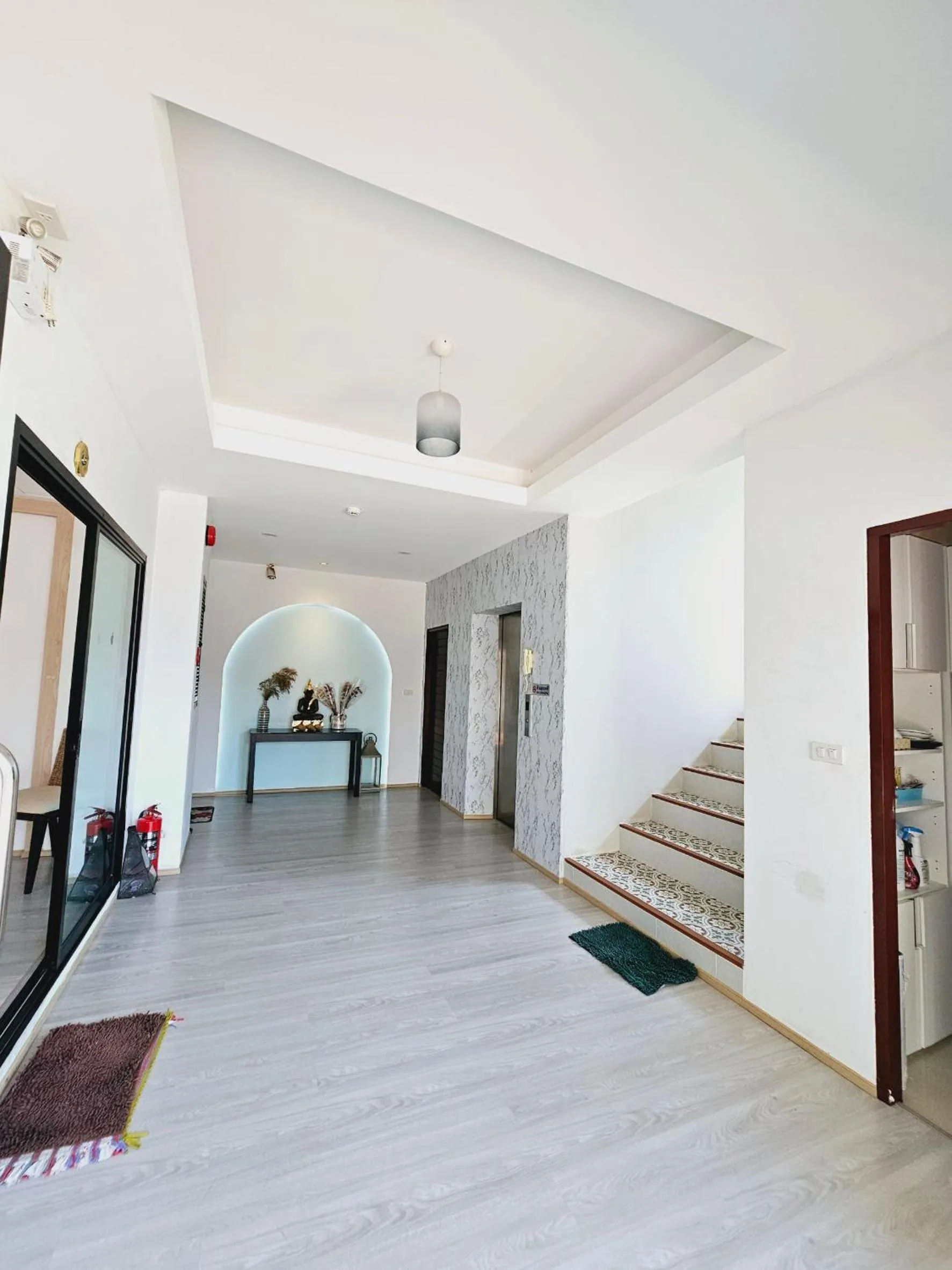 STAYHERE@AIRPORT SERVICE APARTMENT