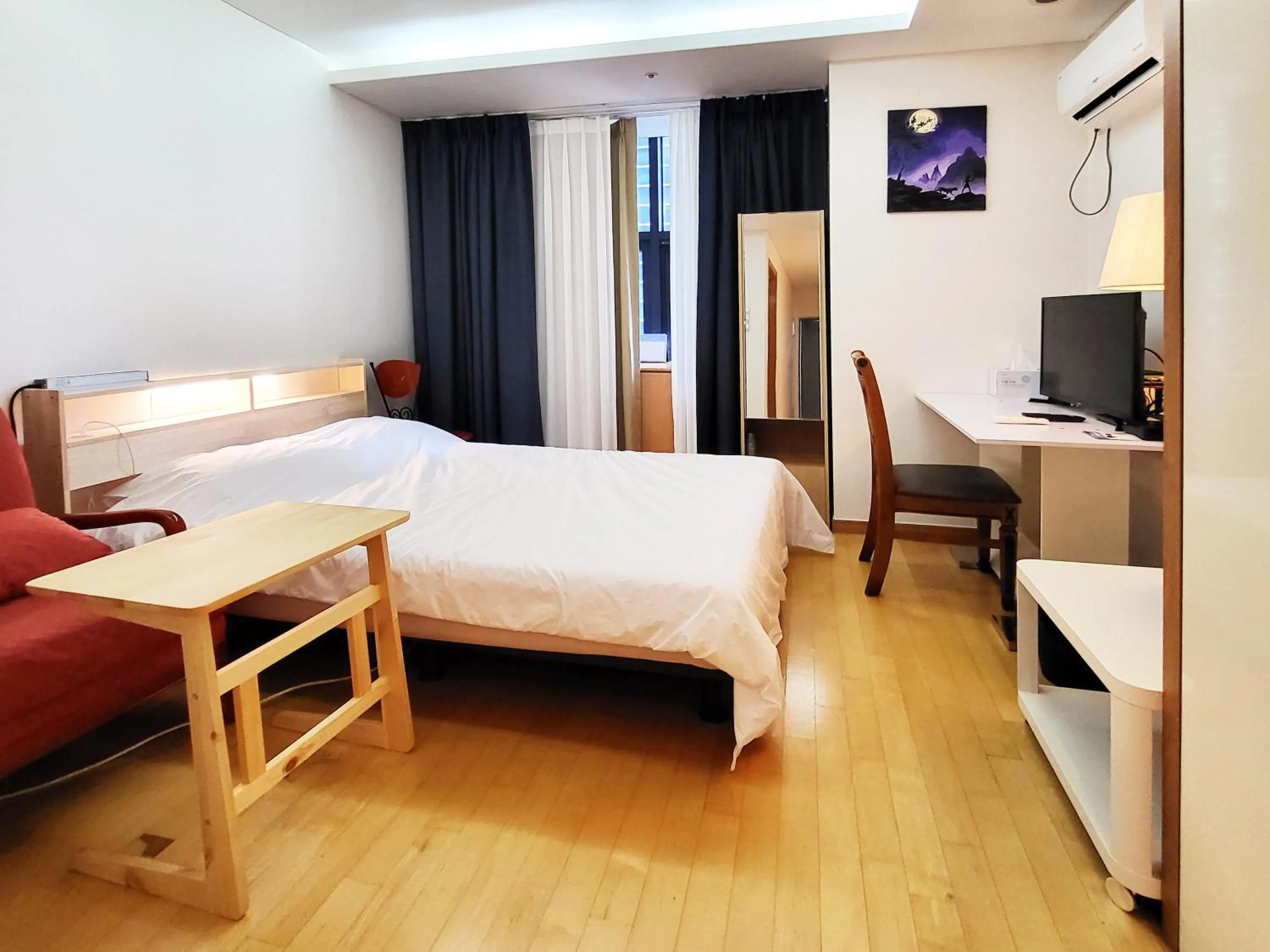 Bed in Khan Residence