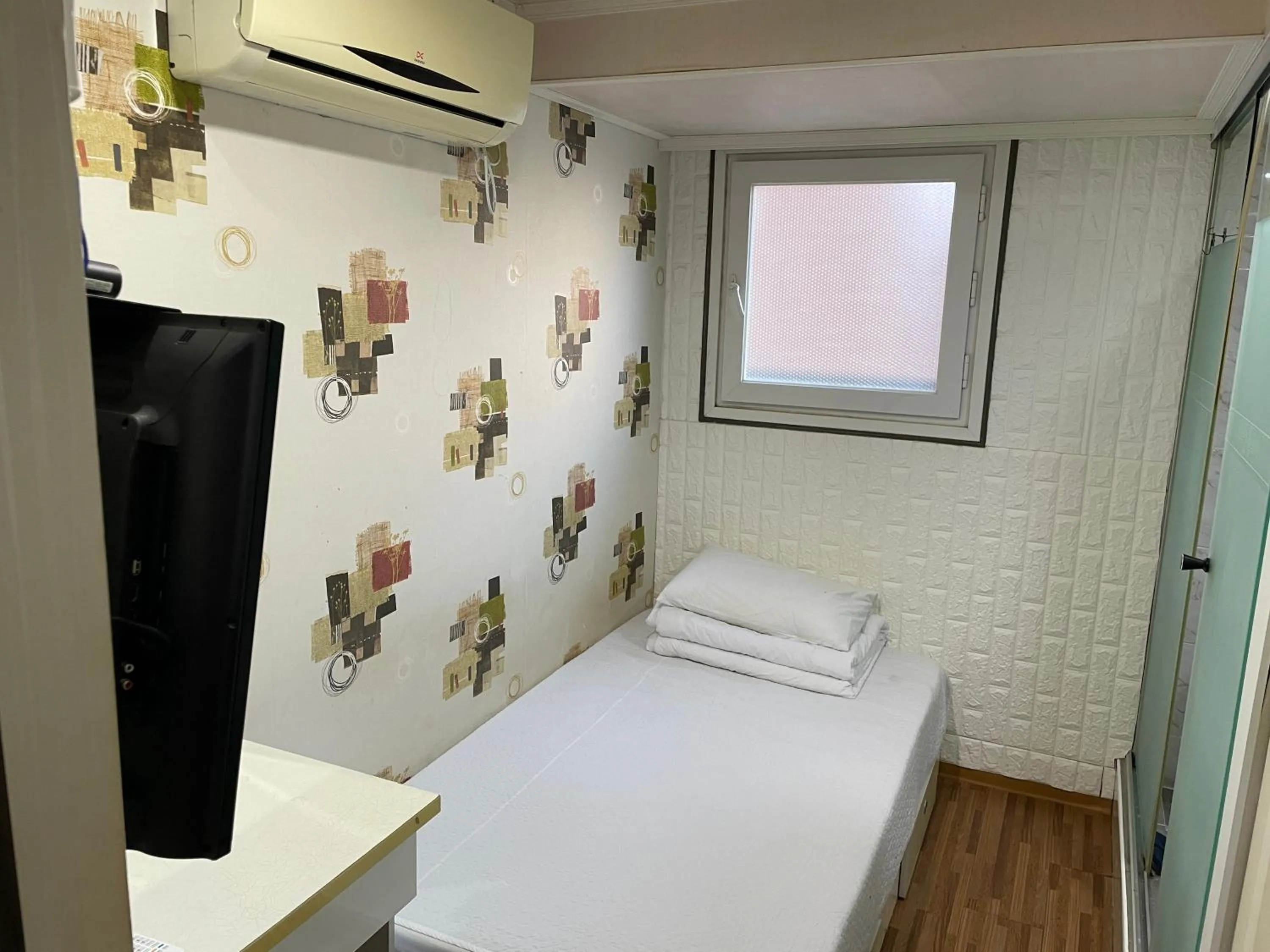 Bedroom, Bed in Chloe Hostel