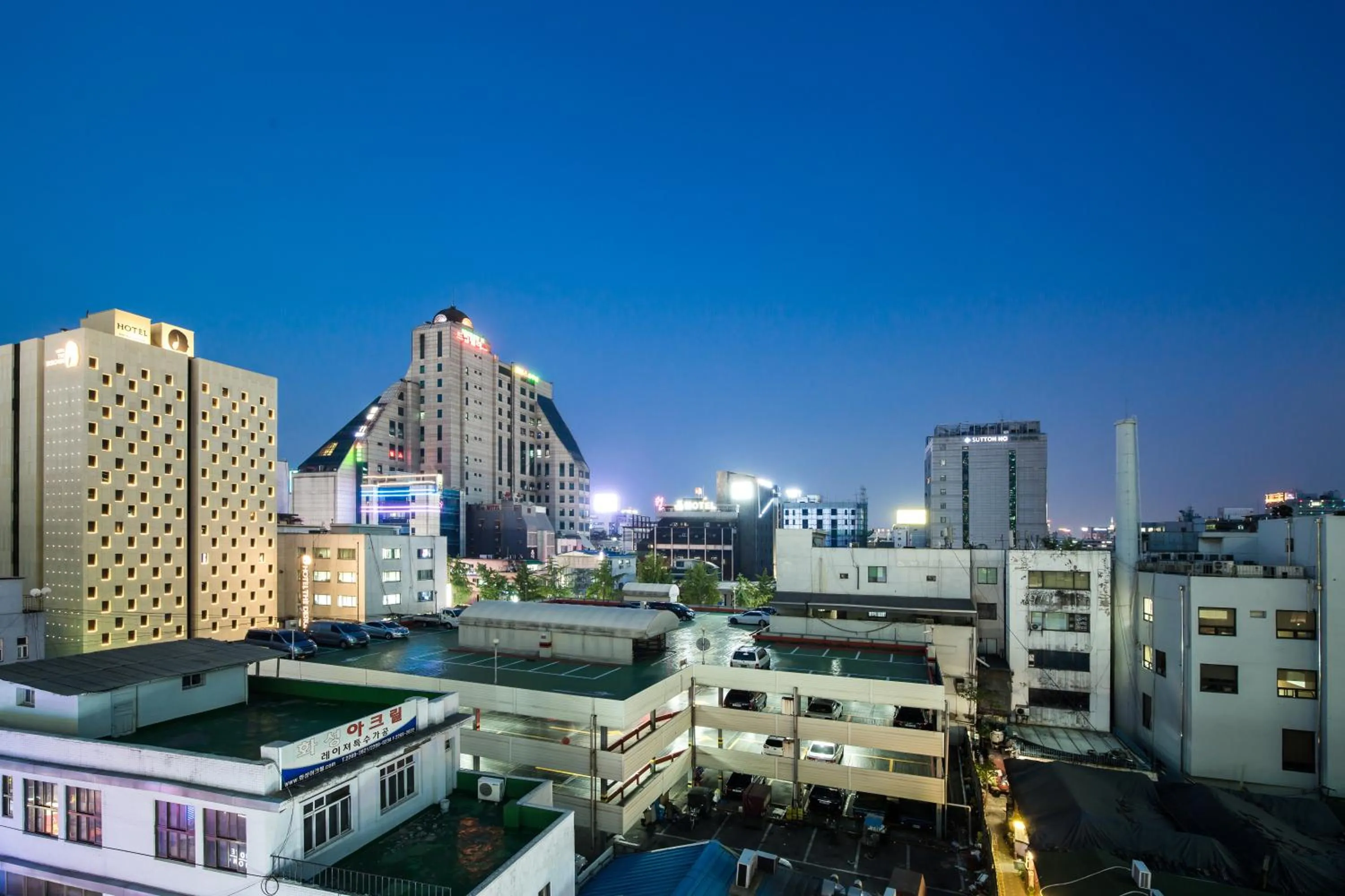 Facade/entrance in Chloe Hostel