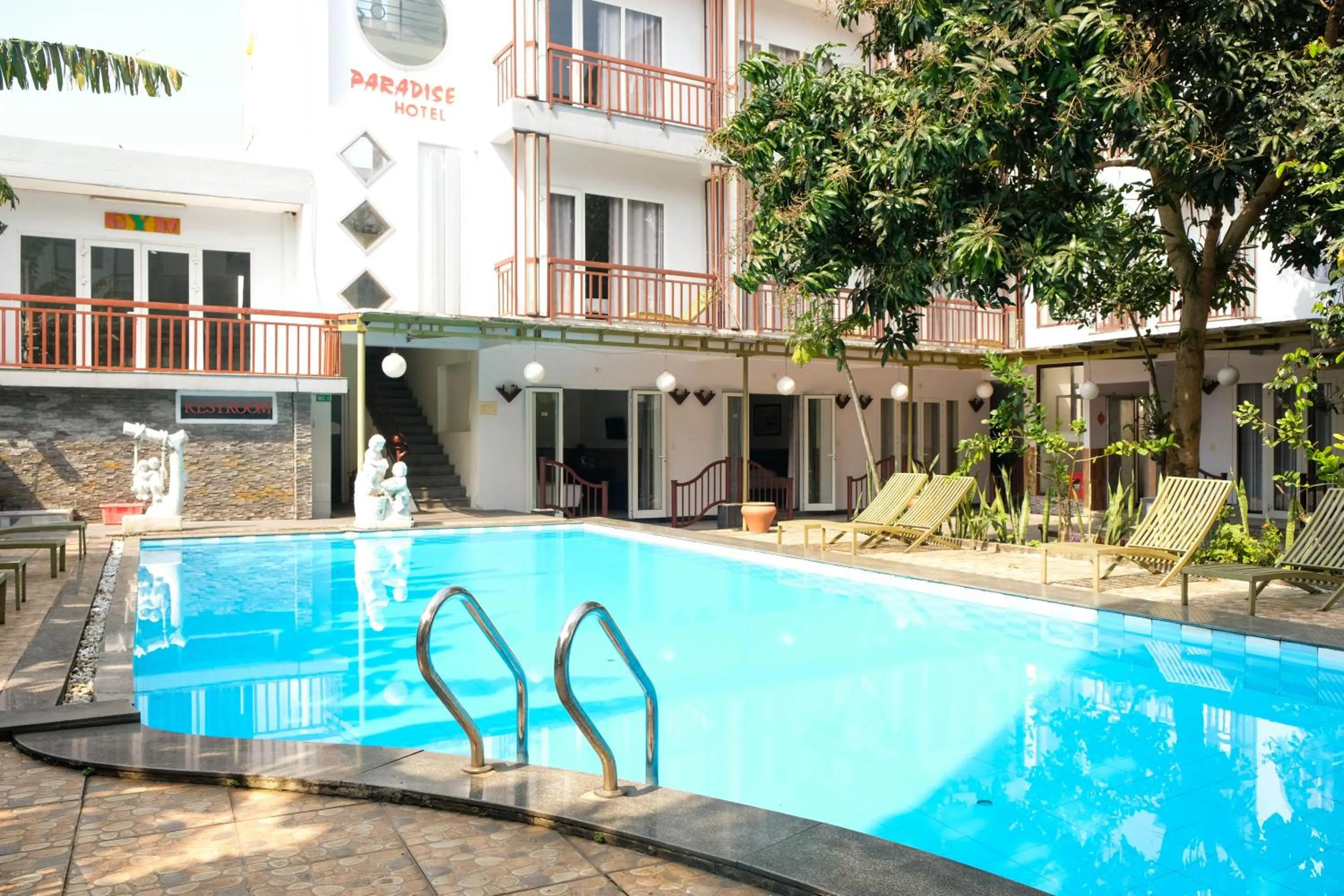 Swimming pool in Paradise Hotel Hoi An