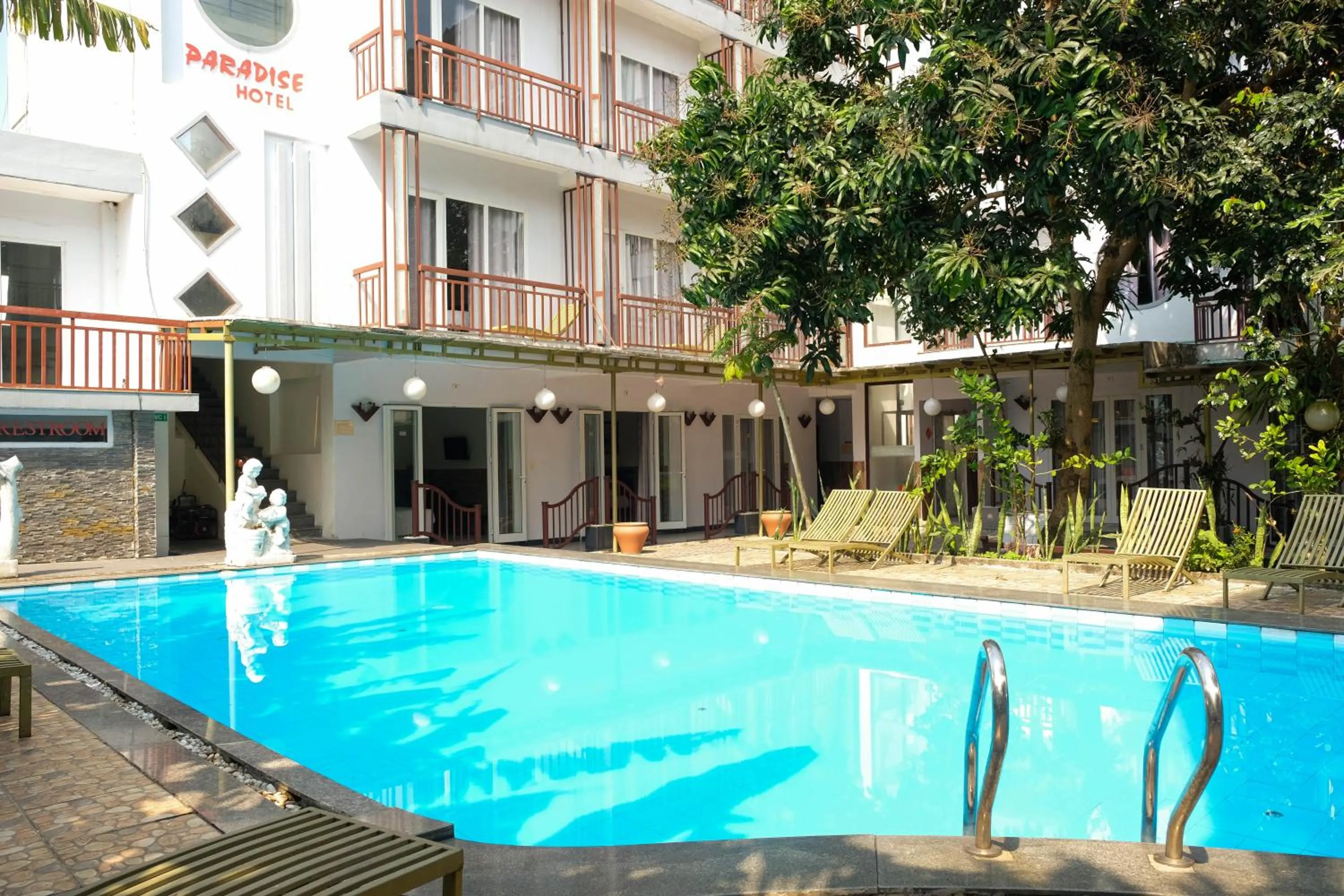 Swimming pool in Paradise Hotel Hoi An