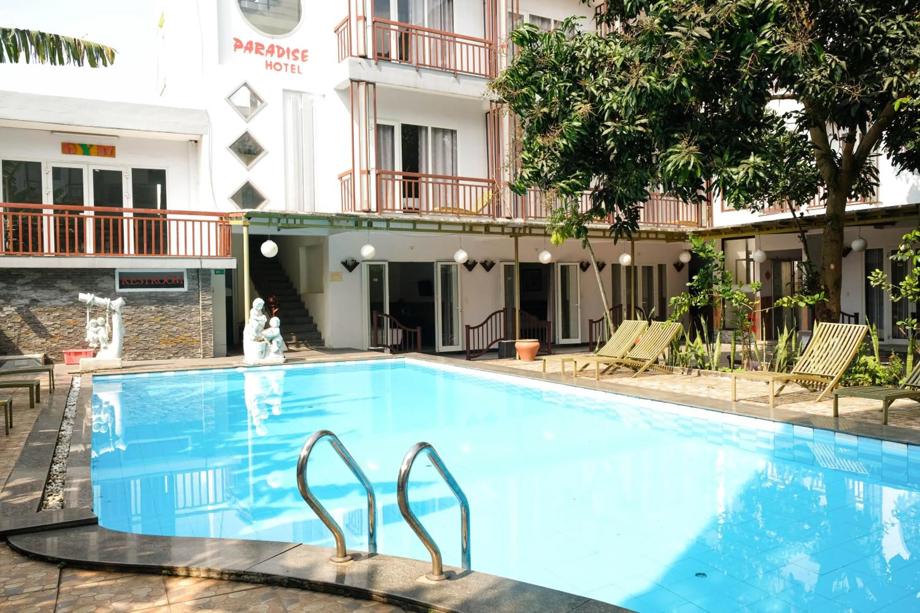 Swimming pool in Paradise Hotel Hoi An