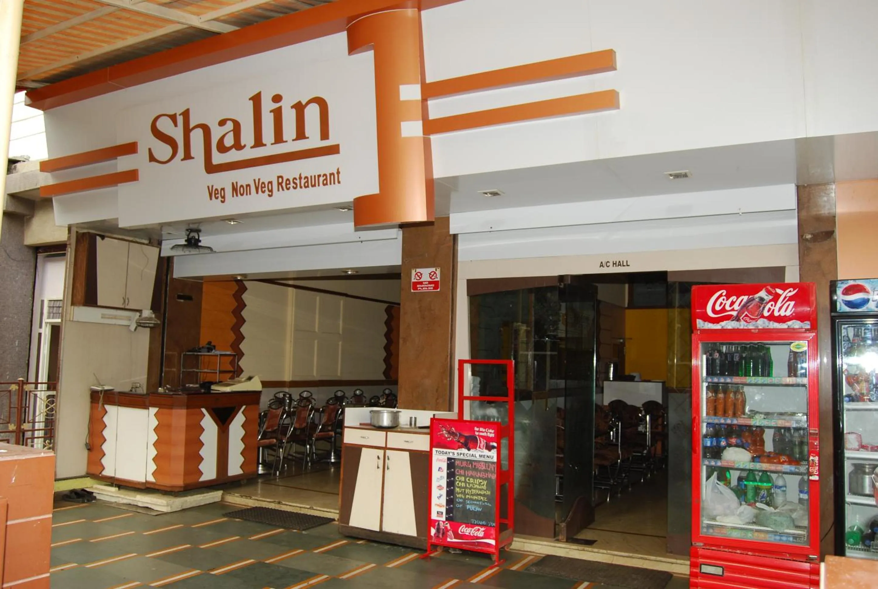 Restaurant/places to eat in Hotel Apex