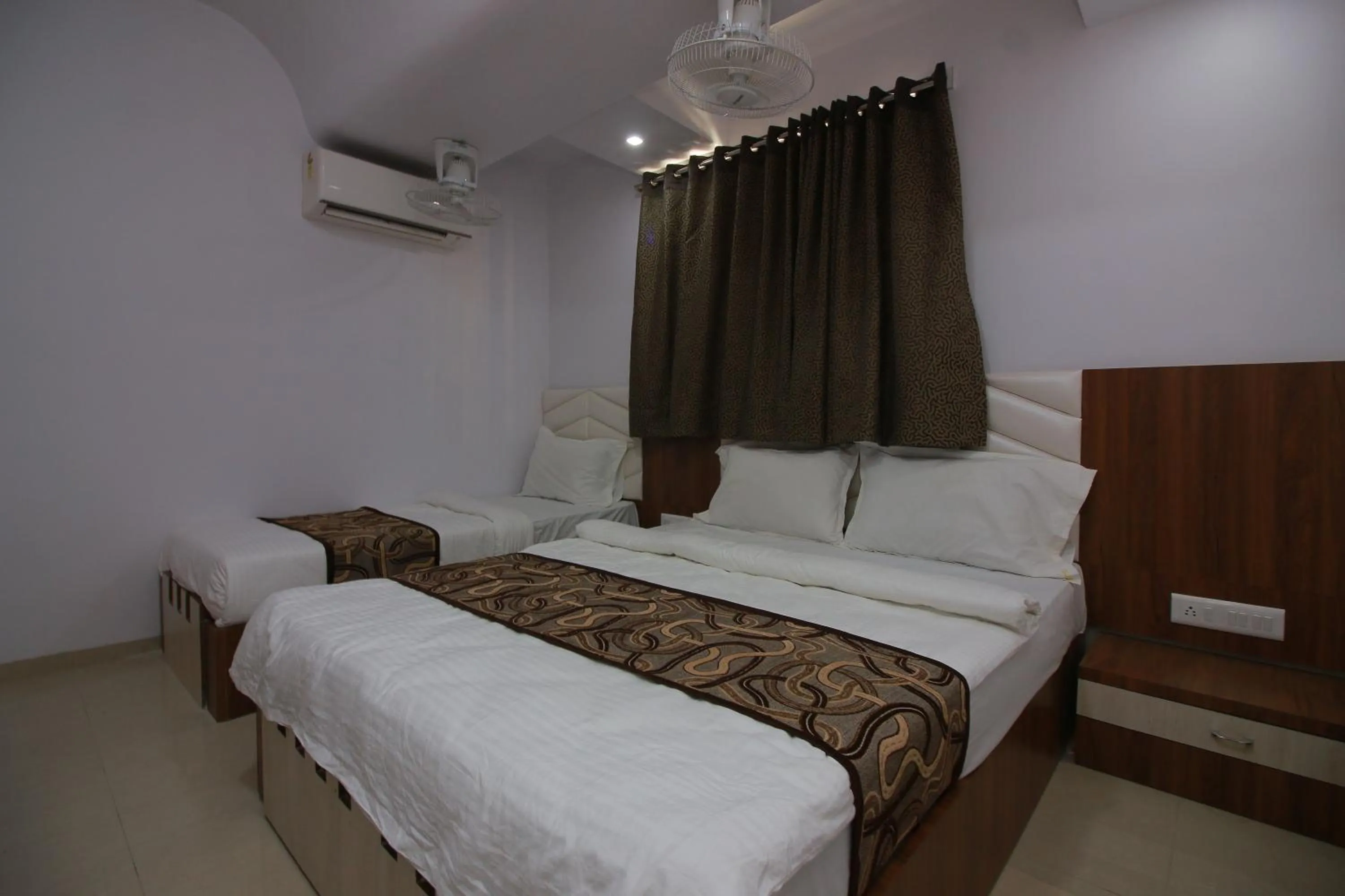 Photo of the whole room, Bed in Hotel Apex