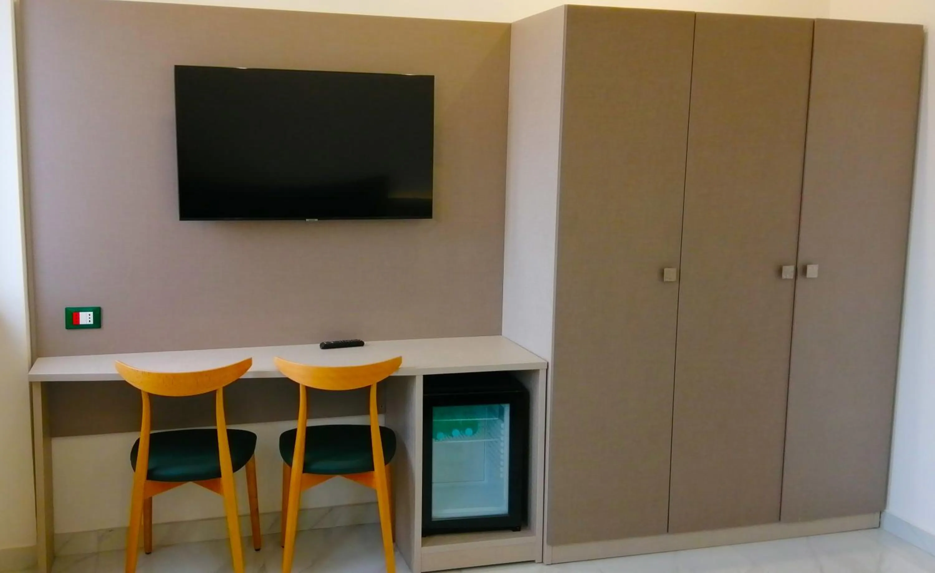 wardrobe in HOTEL HOUSE GARGANO