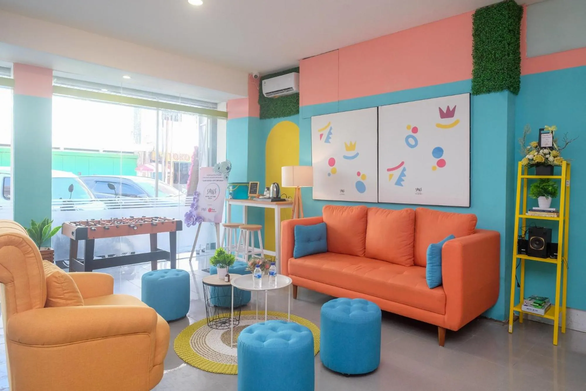 Seating area in Sans Hotel City Inn Solo by RedDoorz