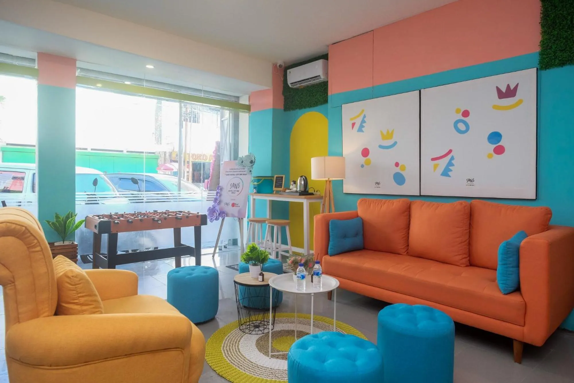 Seating area in Sans Hotel City Inn Solo by RedDoorz