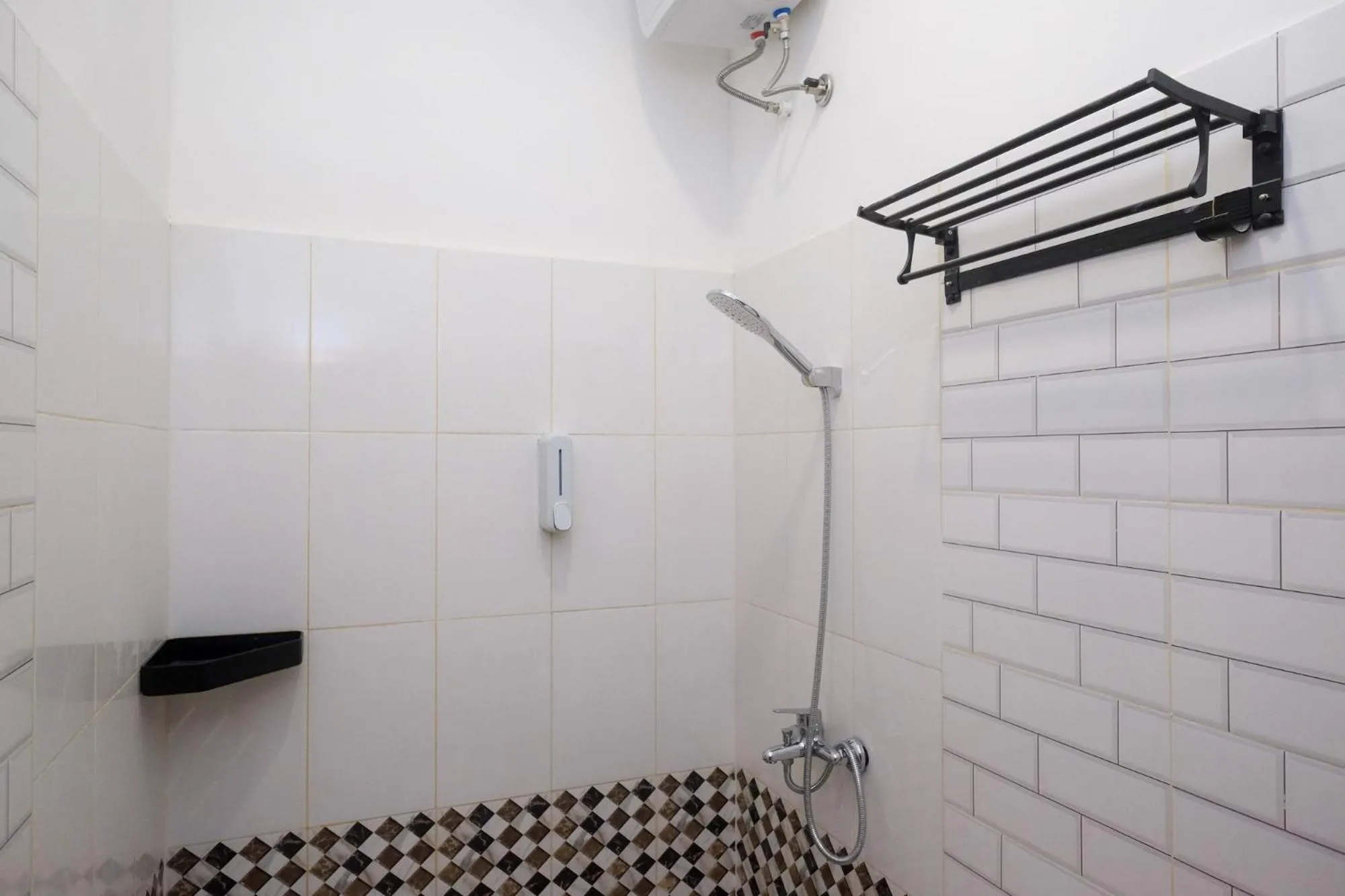 Shower in Sans Hotel City Inn Solo by RedDoorz