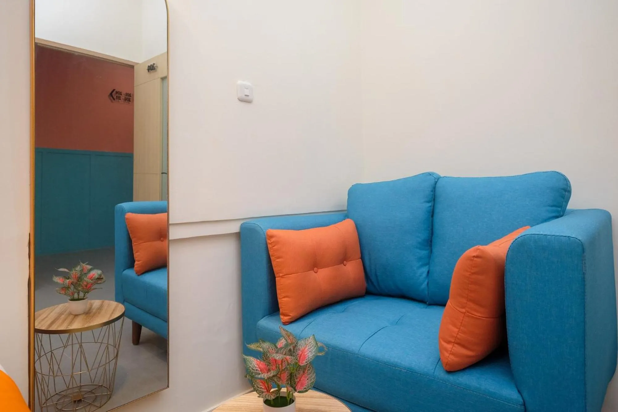 Seating area in Sans Hotel City Inn Solo by RedDoorz