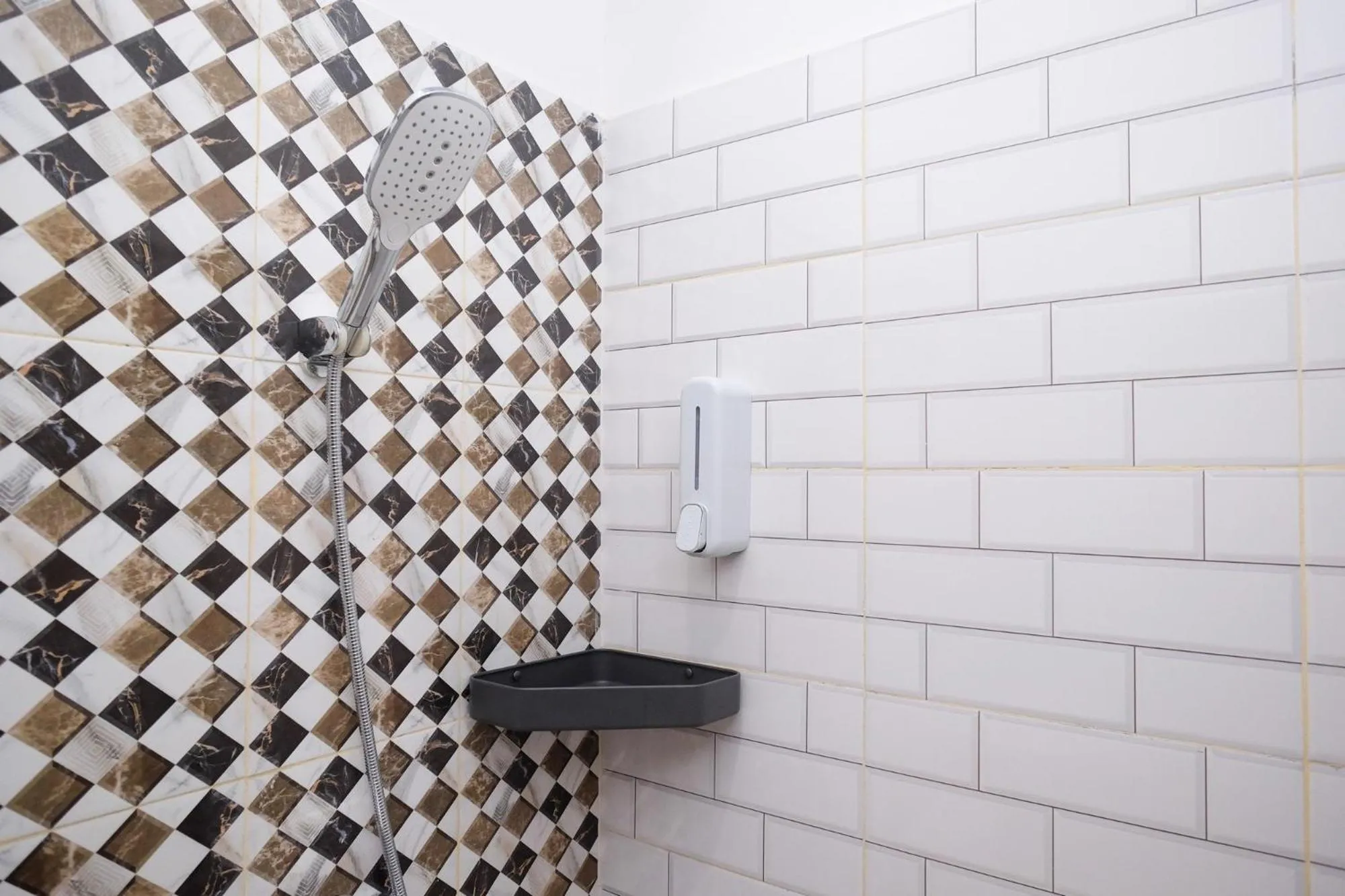 Shower in Sans Hotel City Inn Solo by RedDoorz