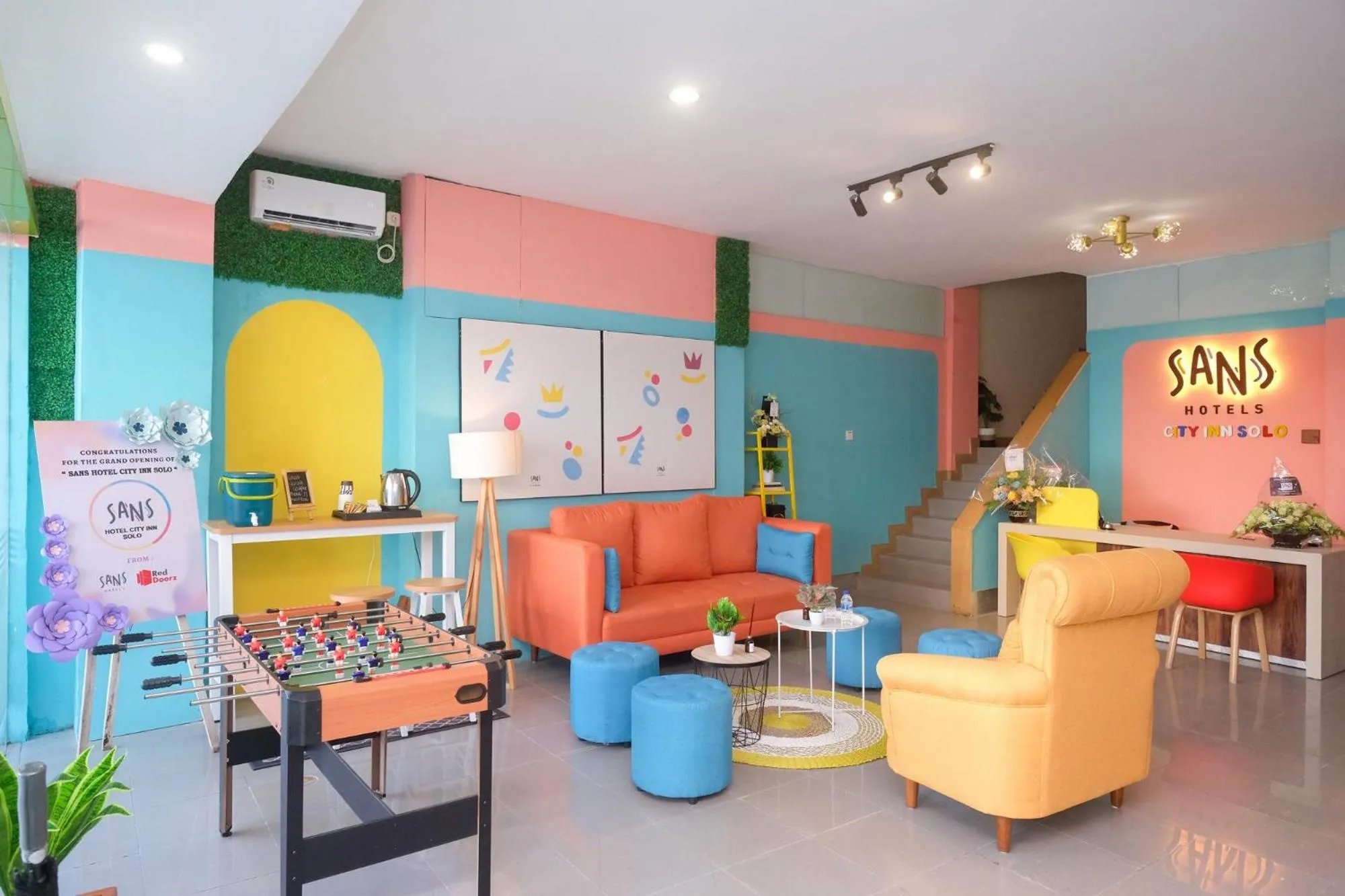 Lobby or reception in Sans Hotel City Inn Solo by RedDoorz