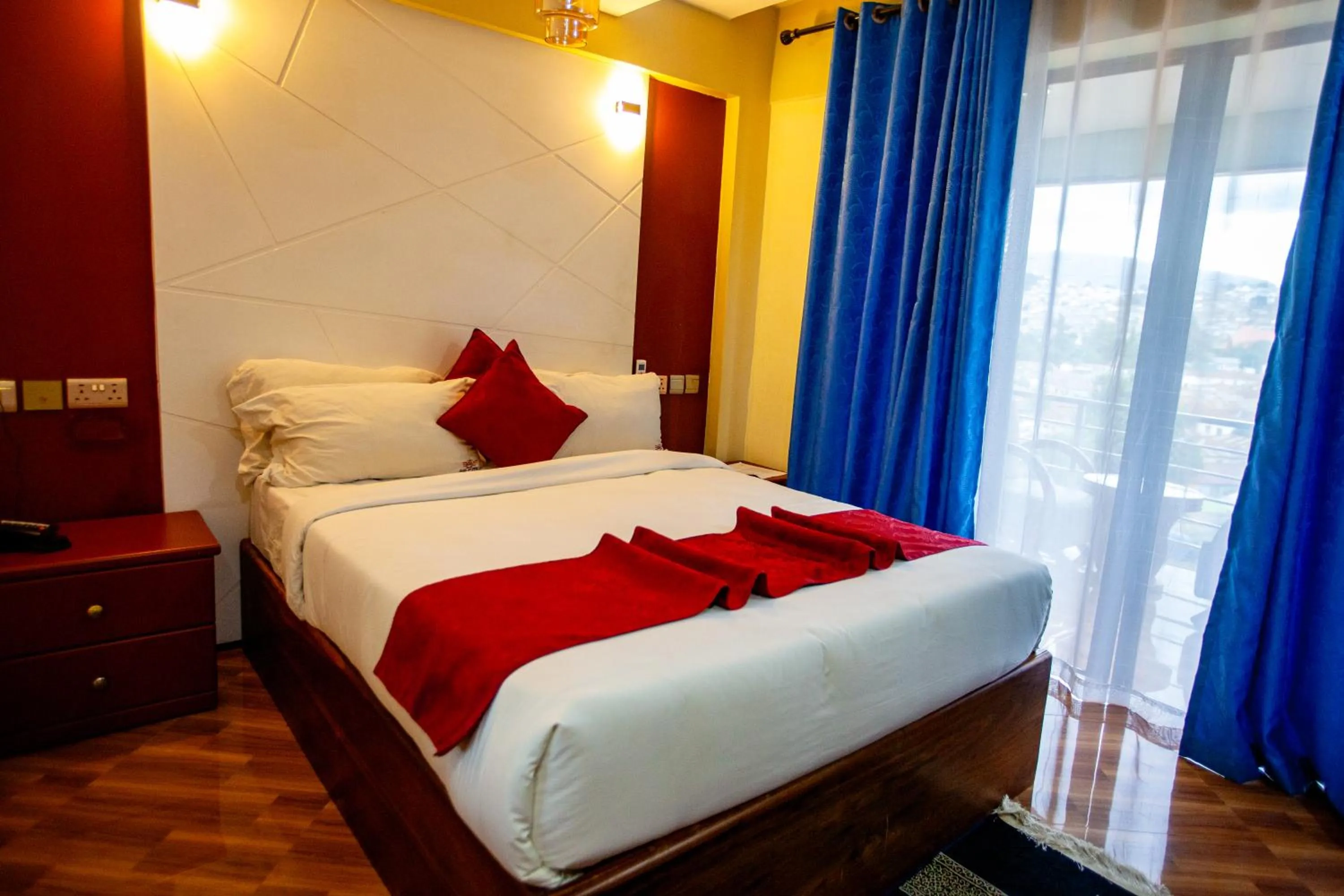 Bed in GR Comfort Hotel