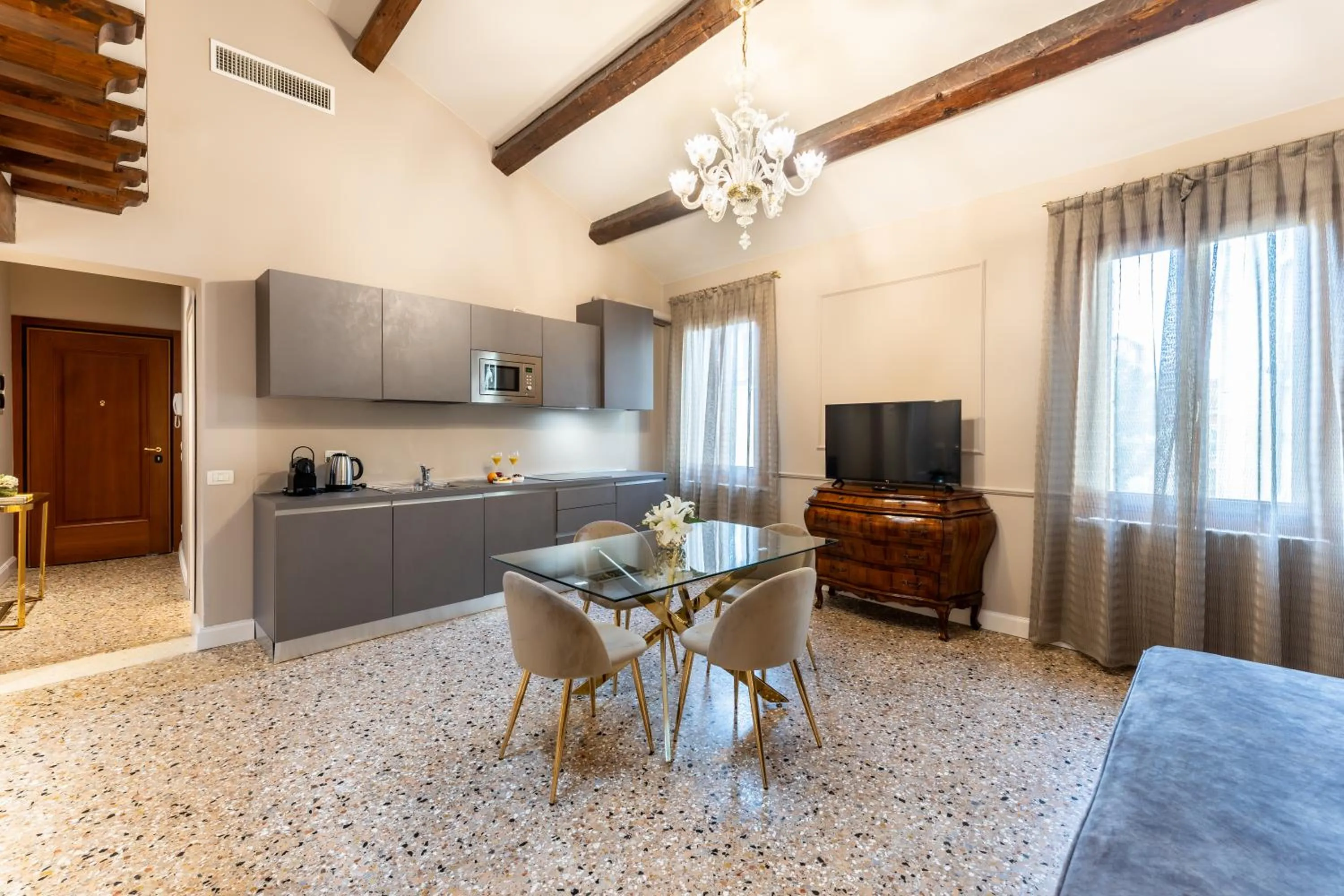 Dining area in San Vio Palace Luxury Apartments