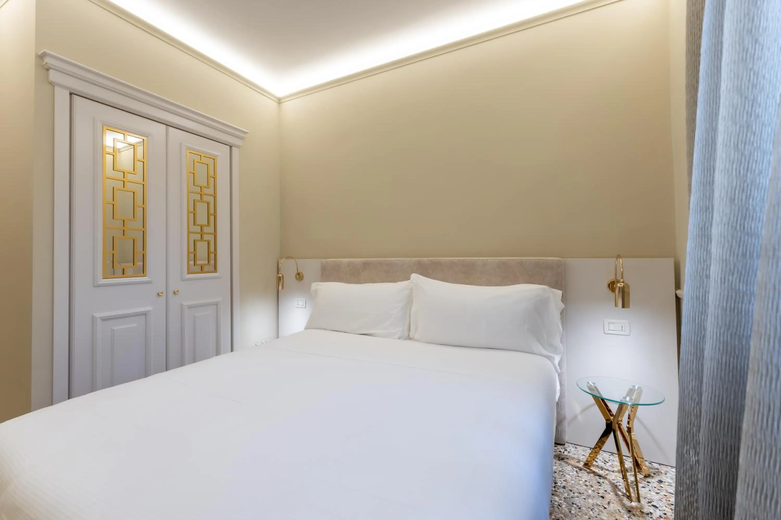 Bed in San Vio Palace Luxury Apartments