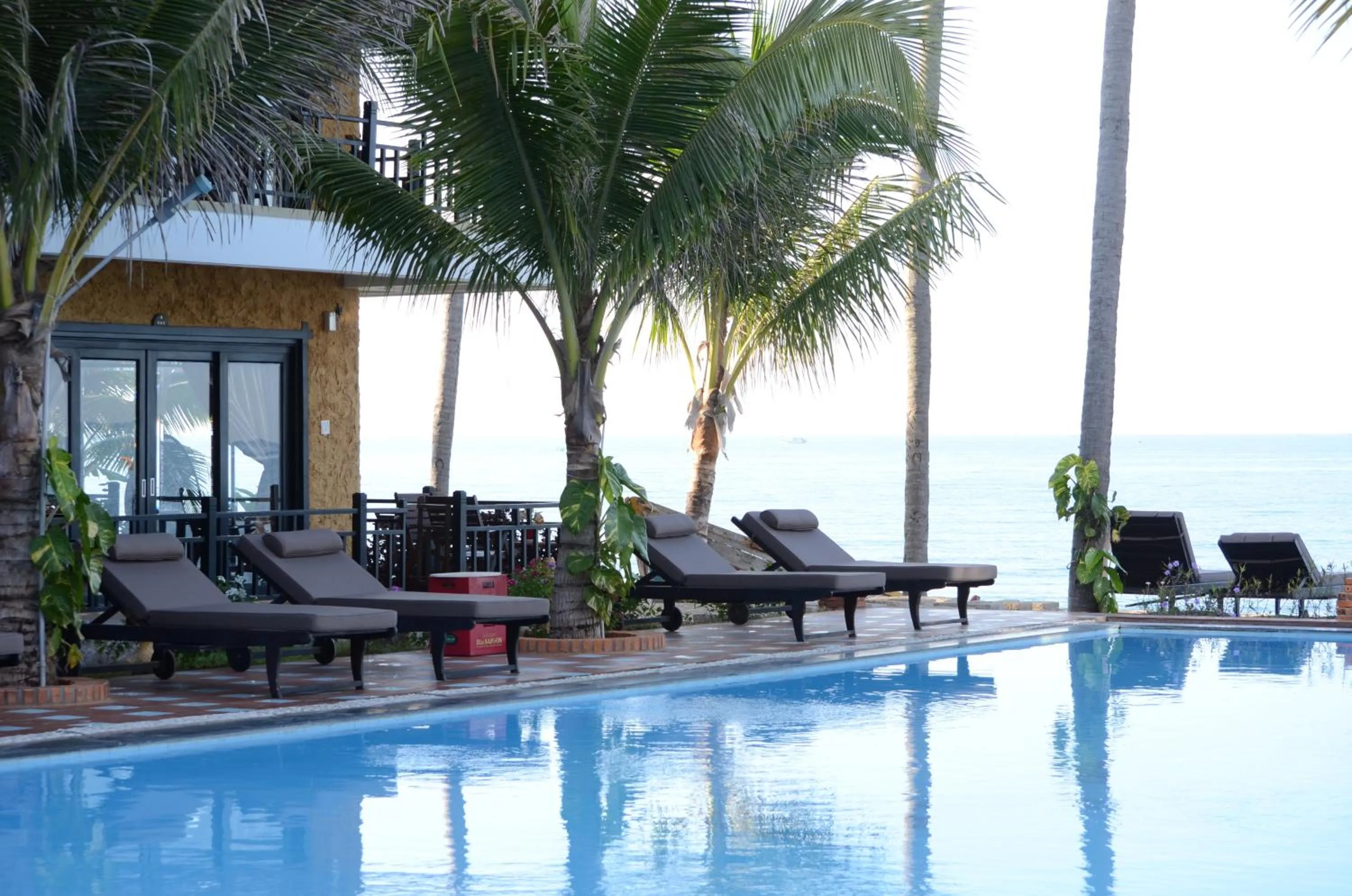 Swimming pool in Rang Garden Beach Side