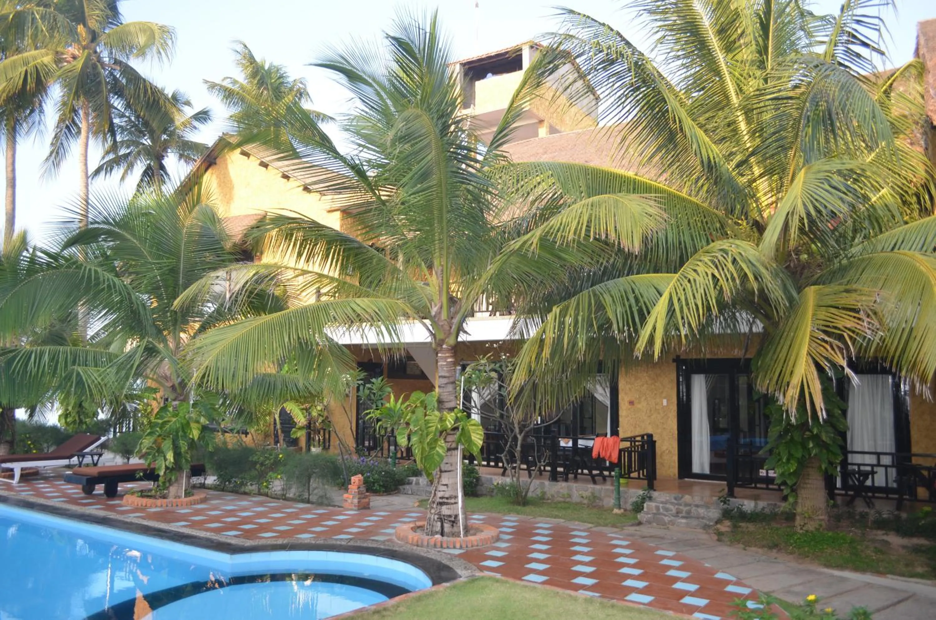 Swimming pool in Rang Garden Beach Side