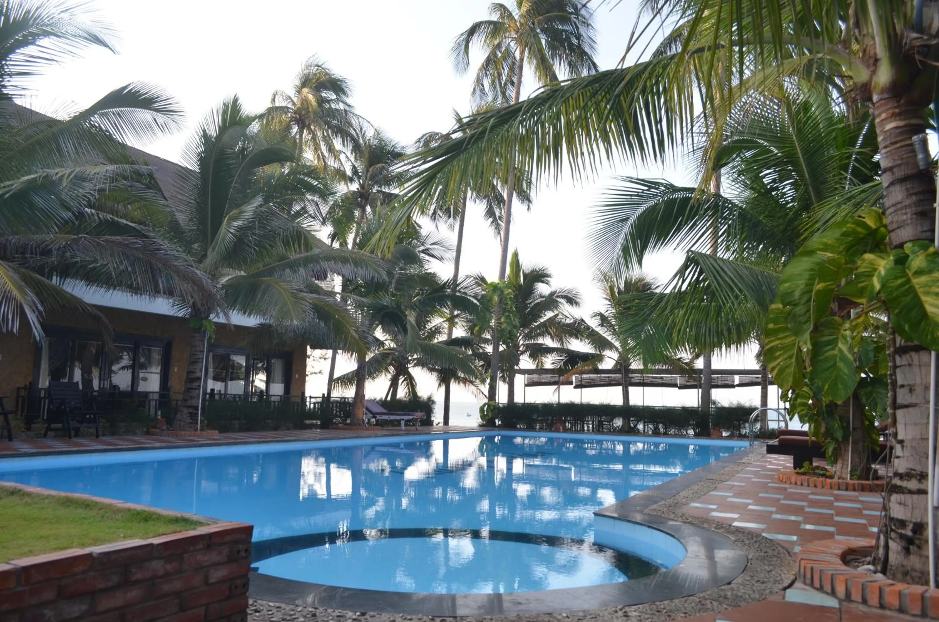 Swimming pool in Rang Garden Beach Side