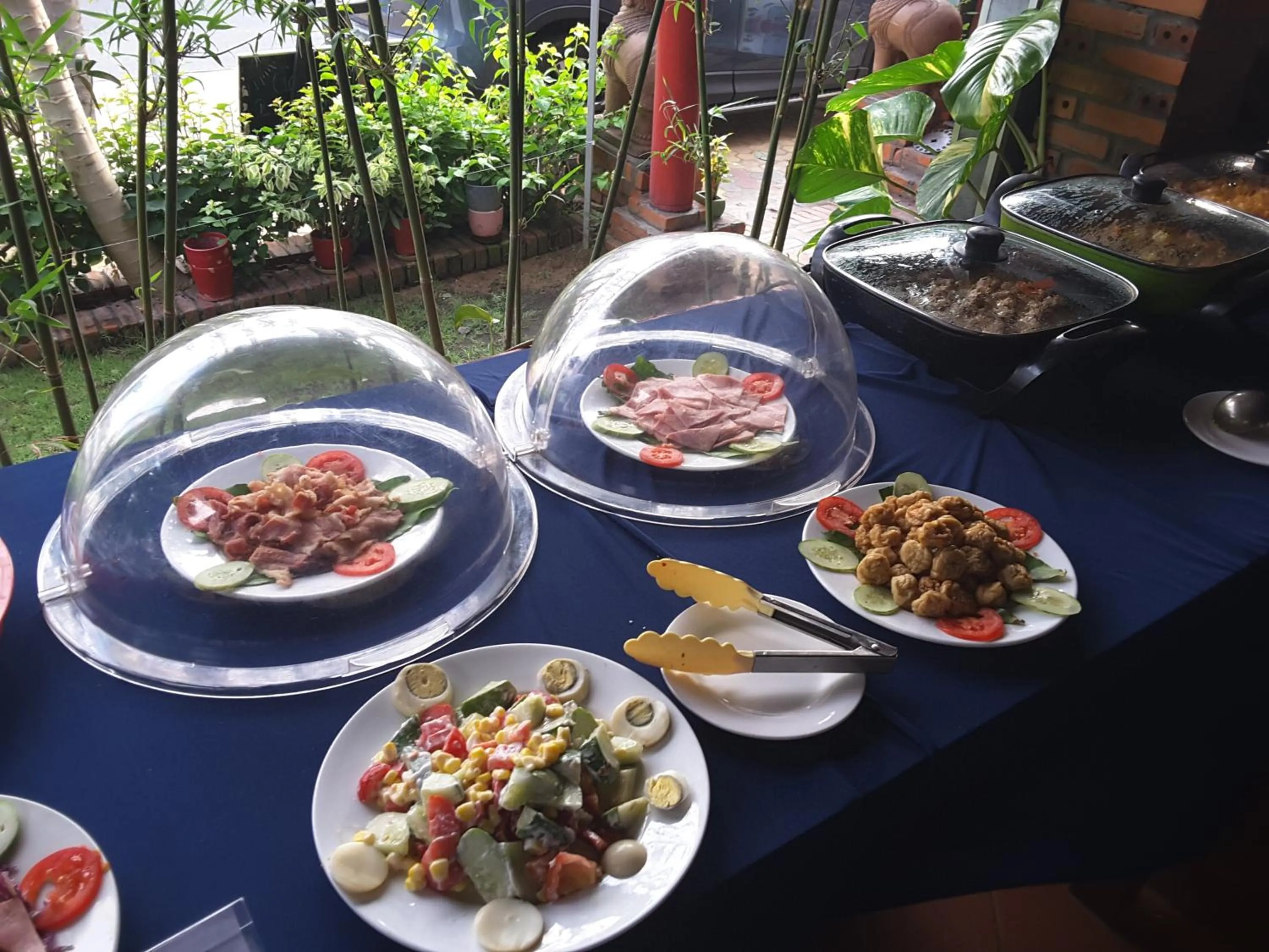 Restaurant/places to eat in Rang Garden Beach Side