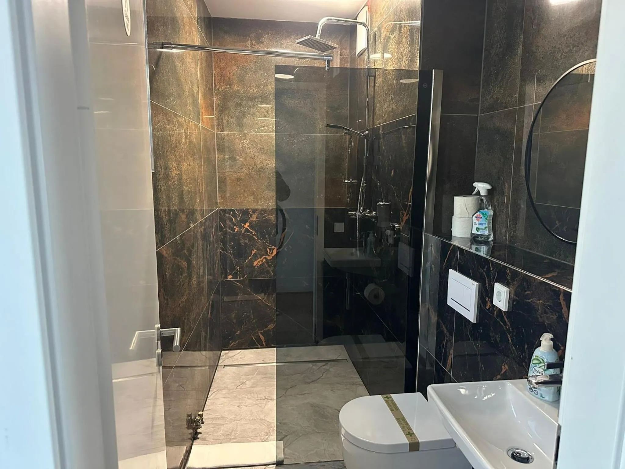 Shower in Ferienwohnung im Hamburger Straße-2