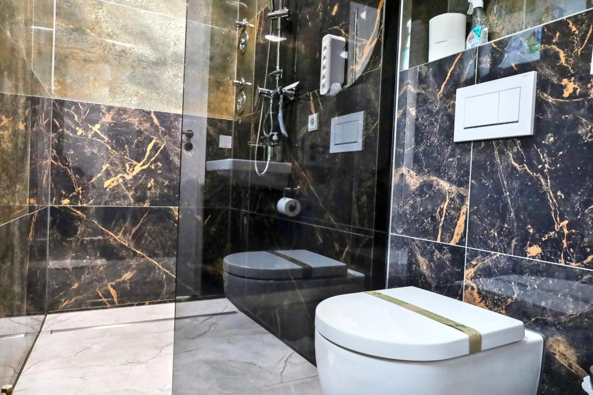 Shower in Ferienwohnung im Hamburger Straße-2