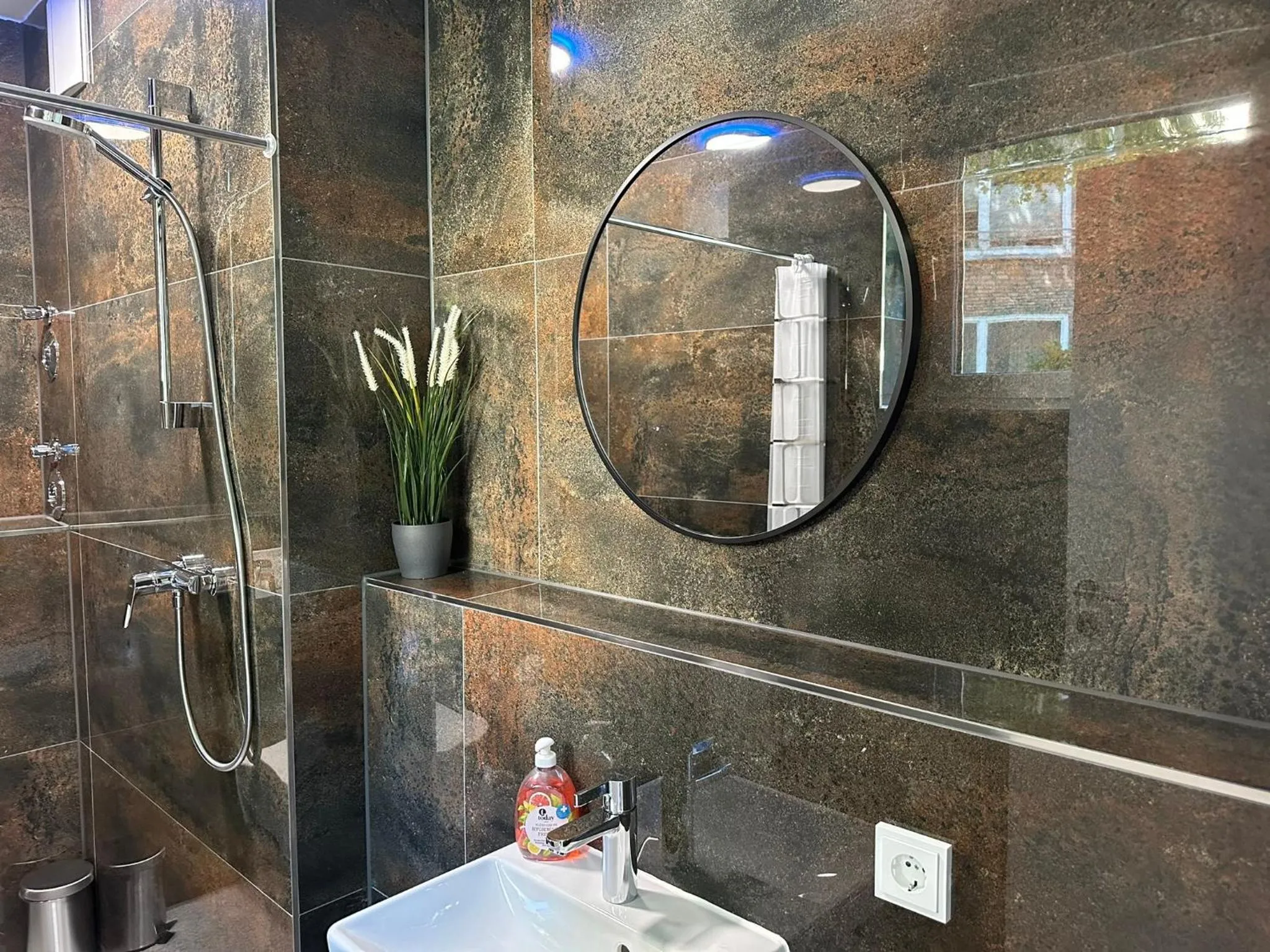 Shower in Ferienwohnung im Hamburger Straße-2