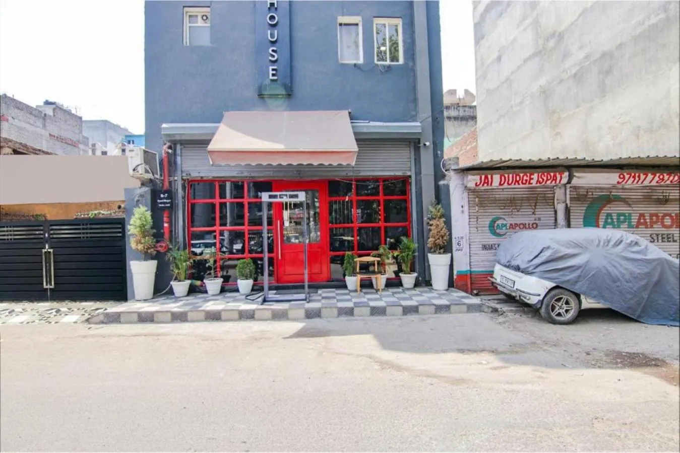 Property building in Hotel The Rasa Near Welcome Metro Station