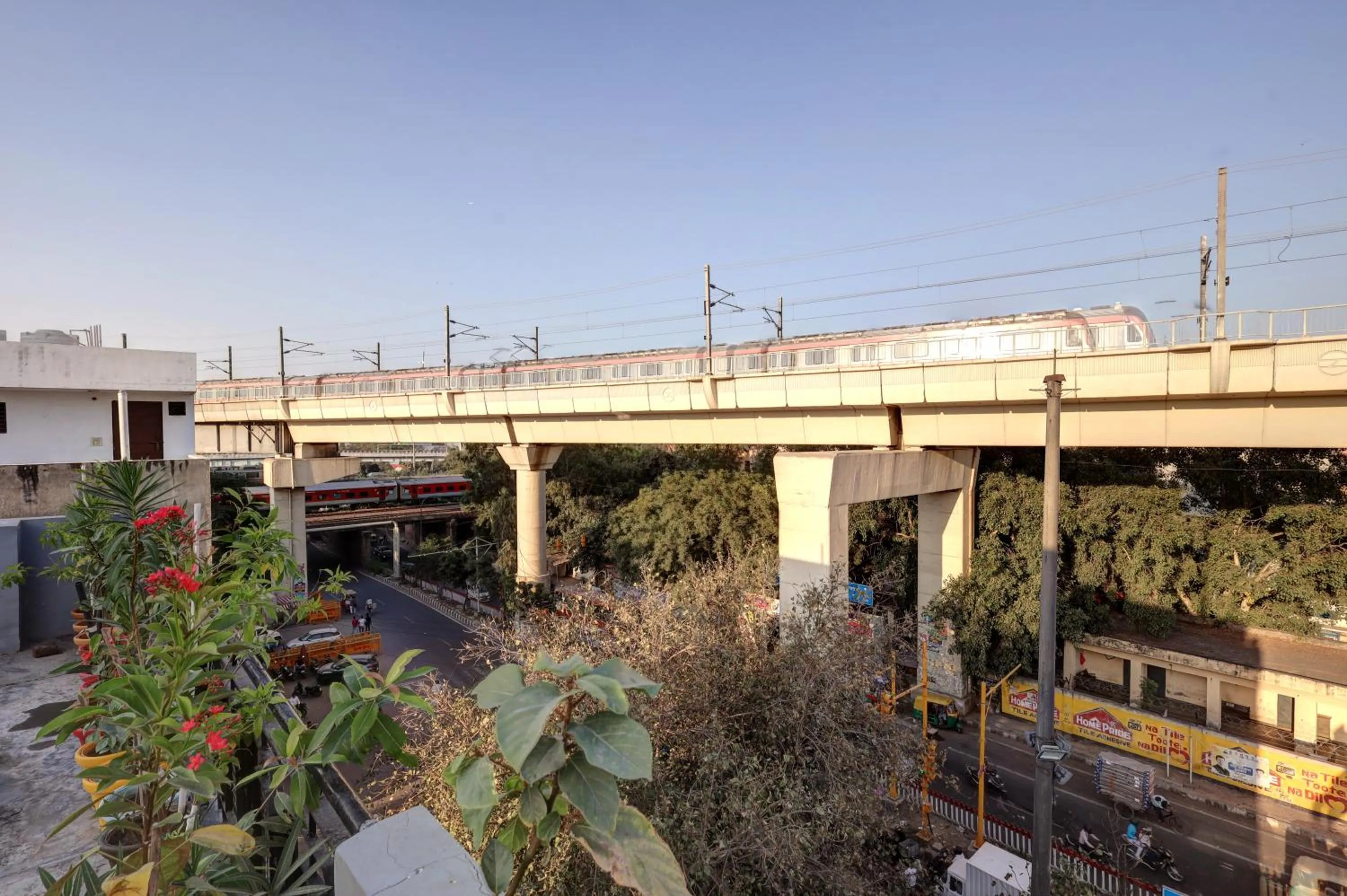 Property building in Hotel The Rasa Near Welcome Metro Station