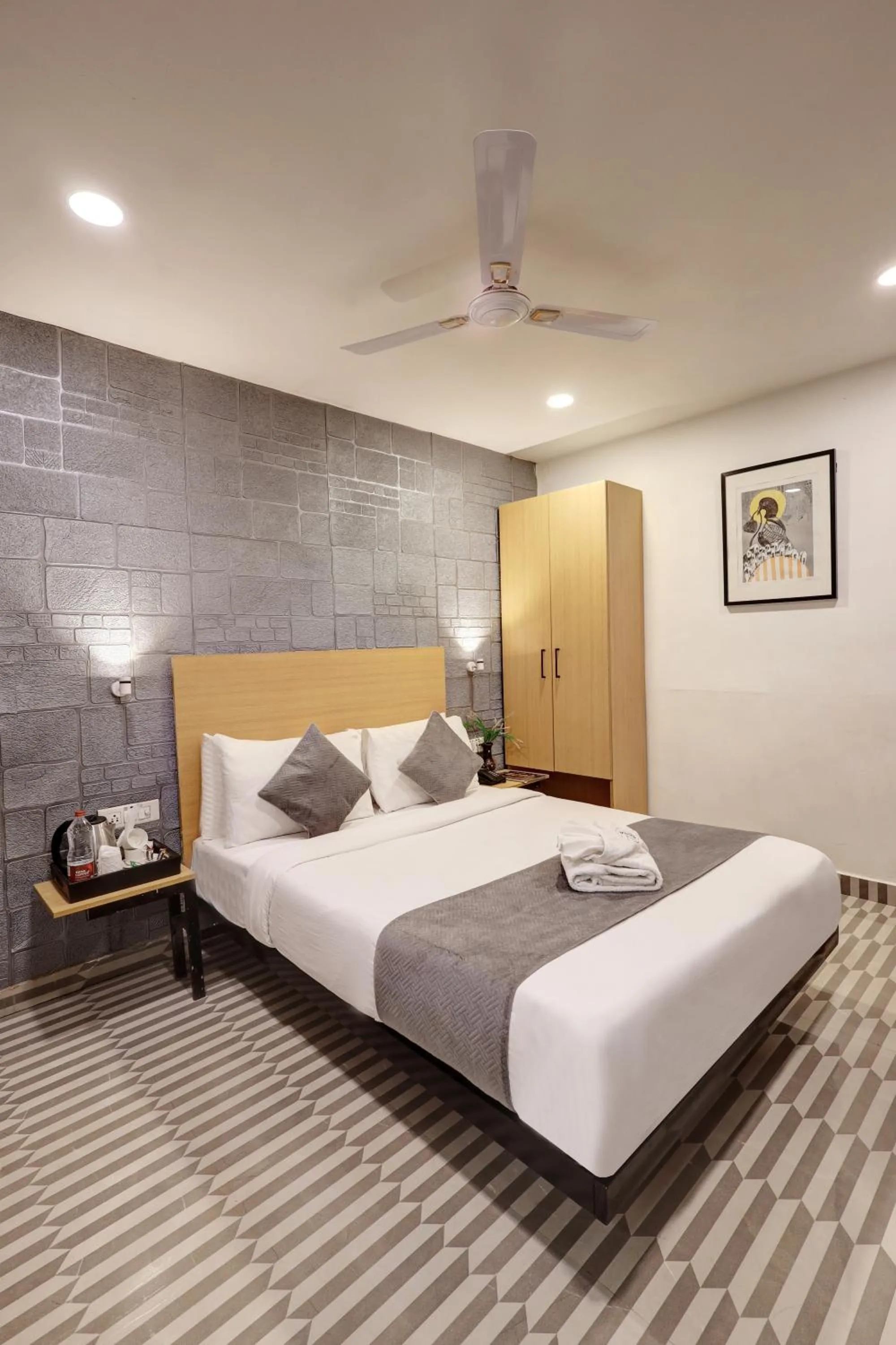 Bed in Hotel The Rasa Near Welcome Metro Station