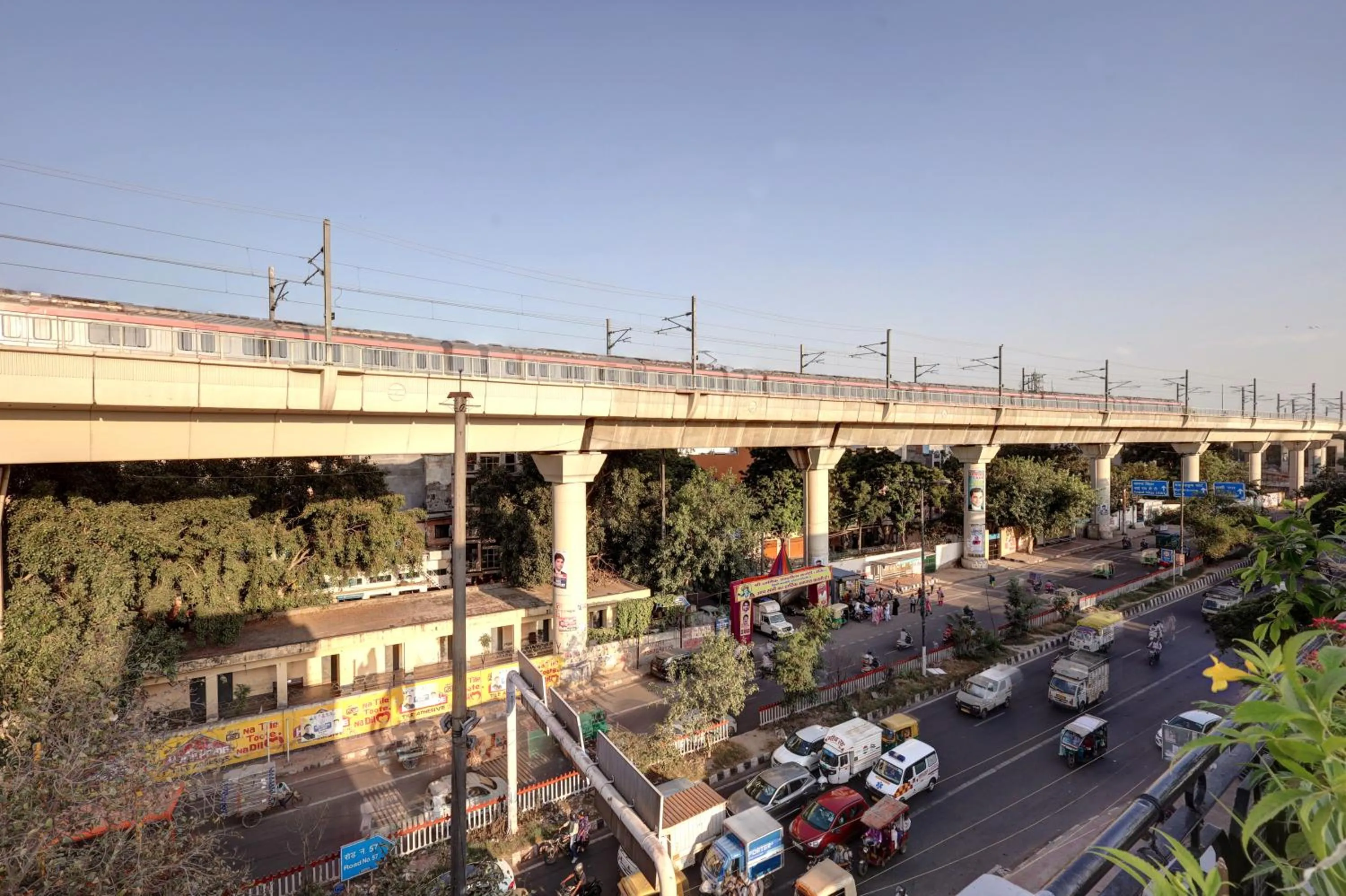 Day in Hotel The Rasa Near Welcome Metro Station