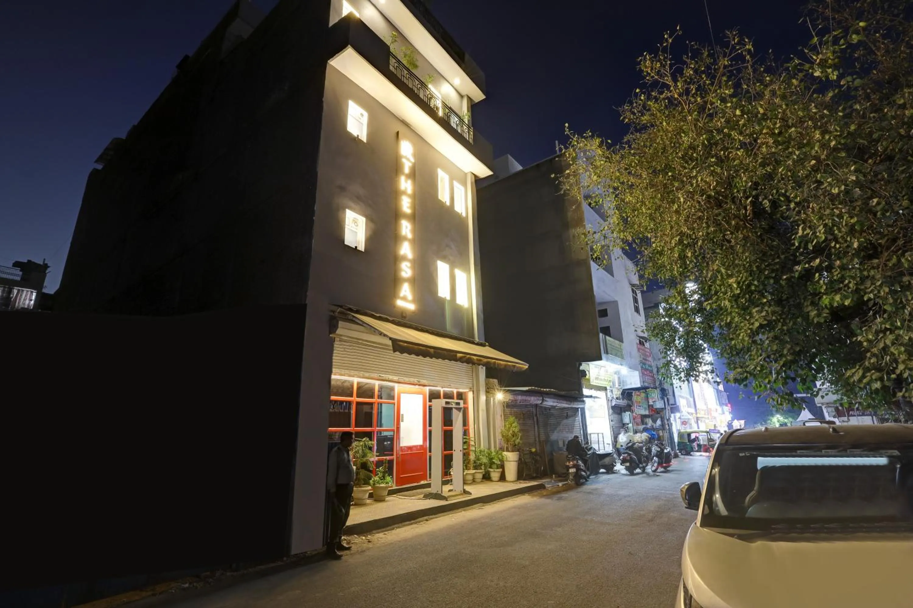 Property building in Hotel The Rasa Near Welcome Metro Station