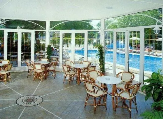 Swimming pool in Hotel President