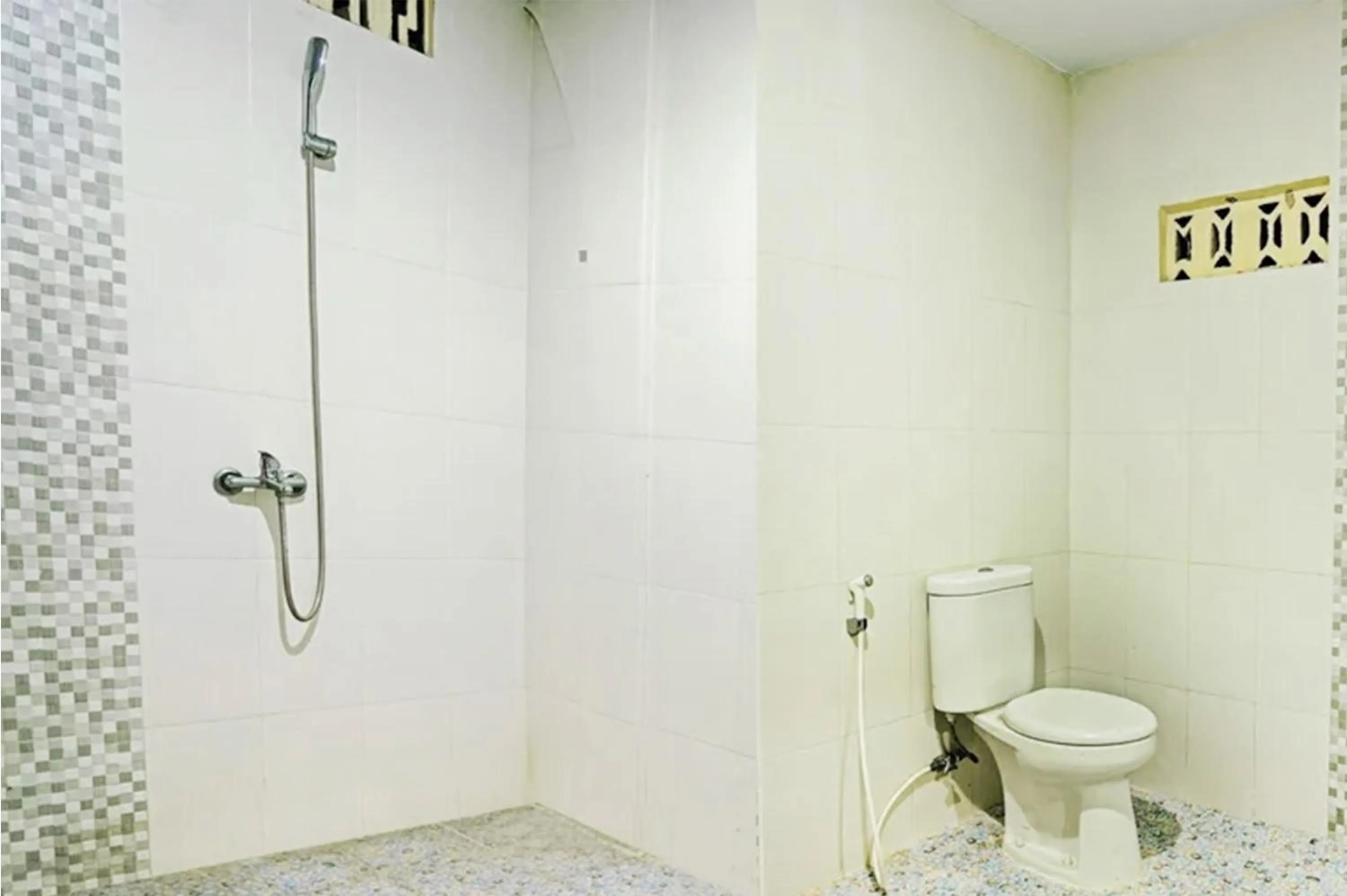 Bedroom in Hotel Toba Shanda By Helocus