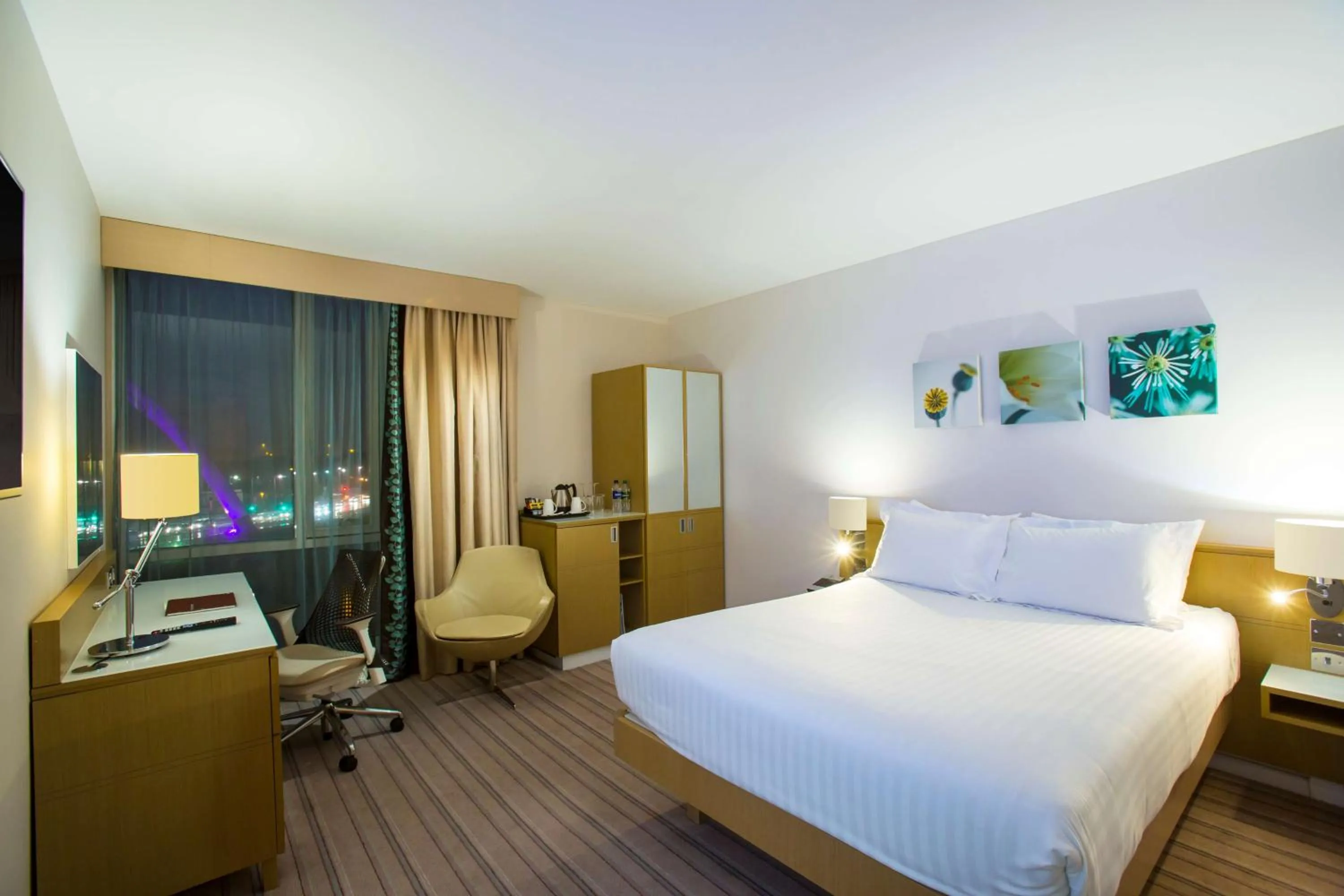 Queen Room with River View in Hilton Garden Inn Glasgow City Centre