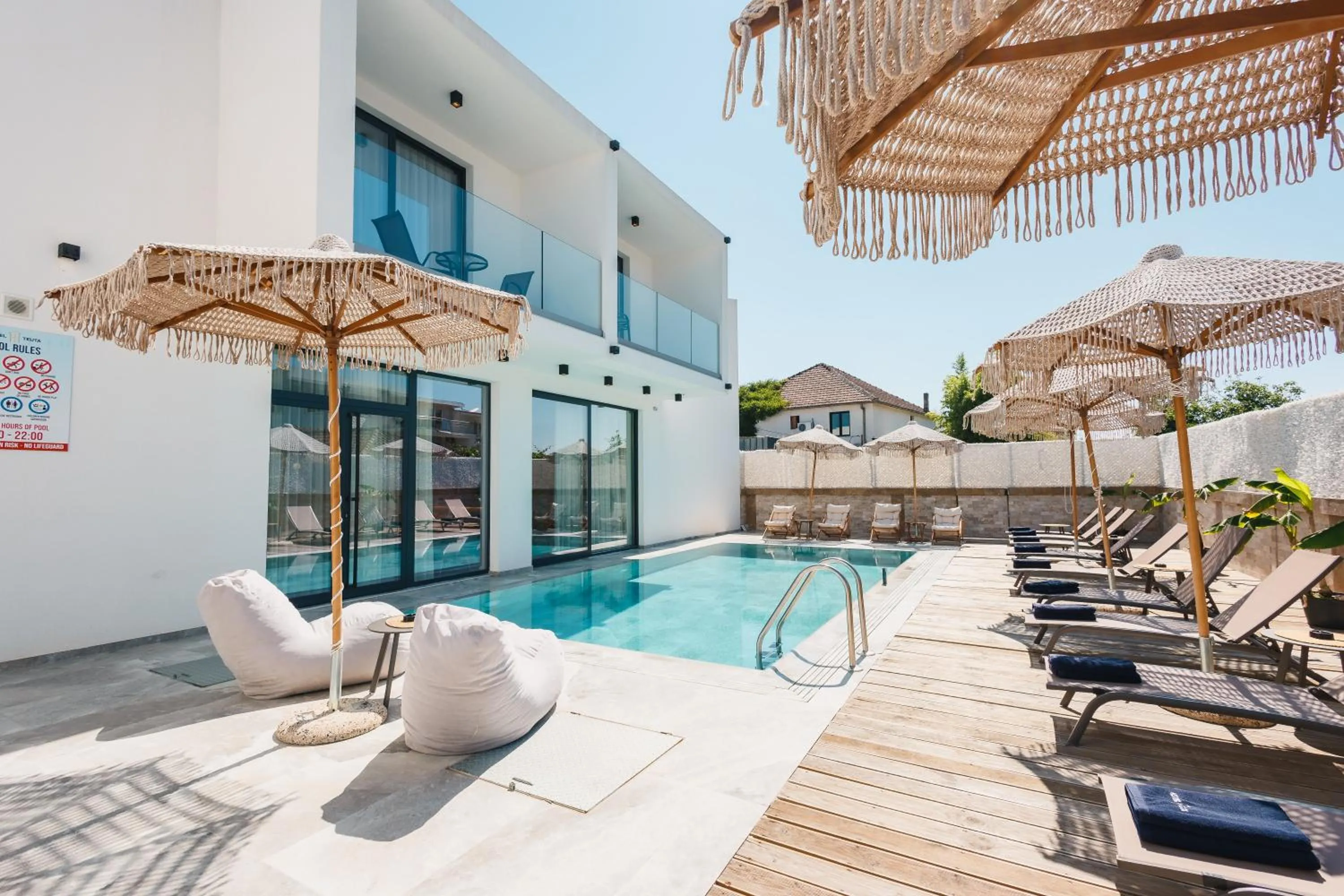 Swimming pool in Hotel Teuta