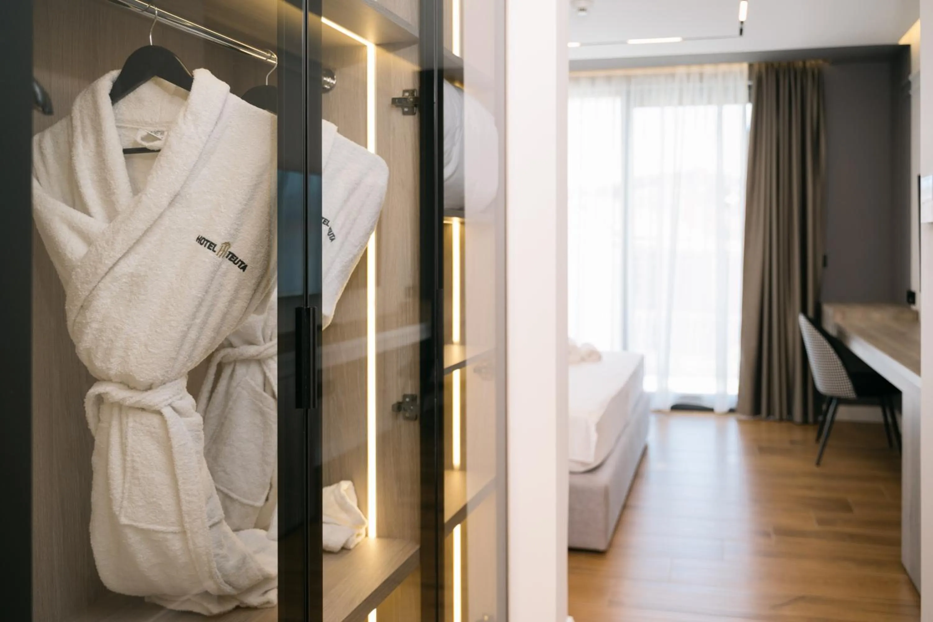 towels, Bed in Hotel Teuta