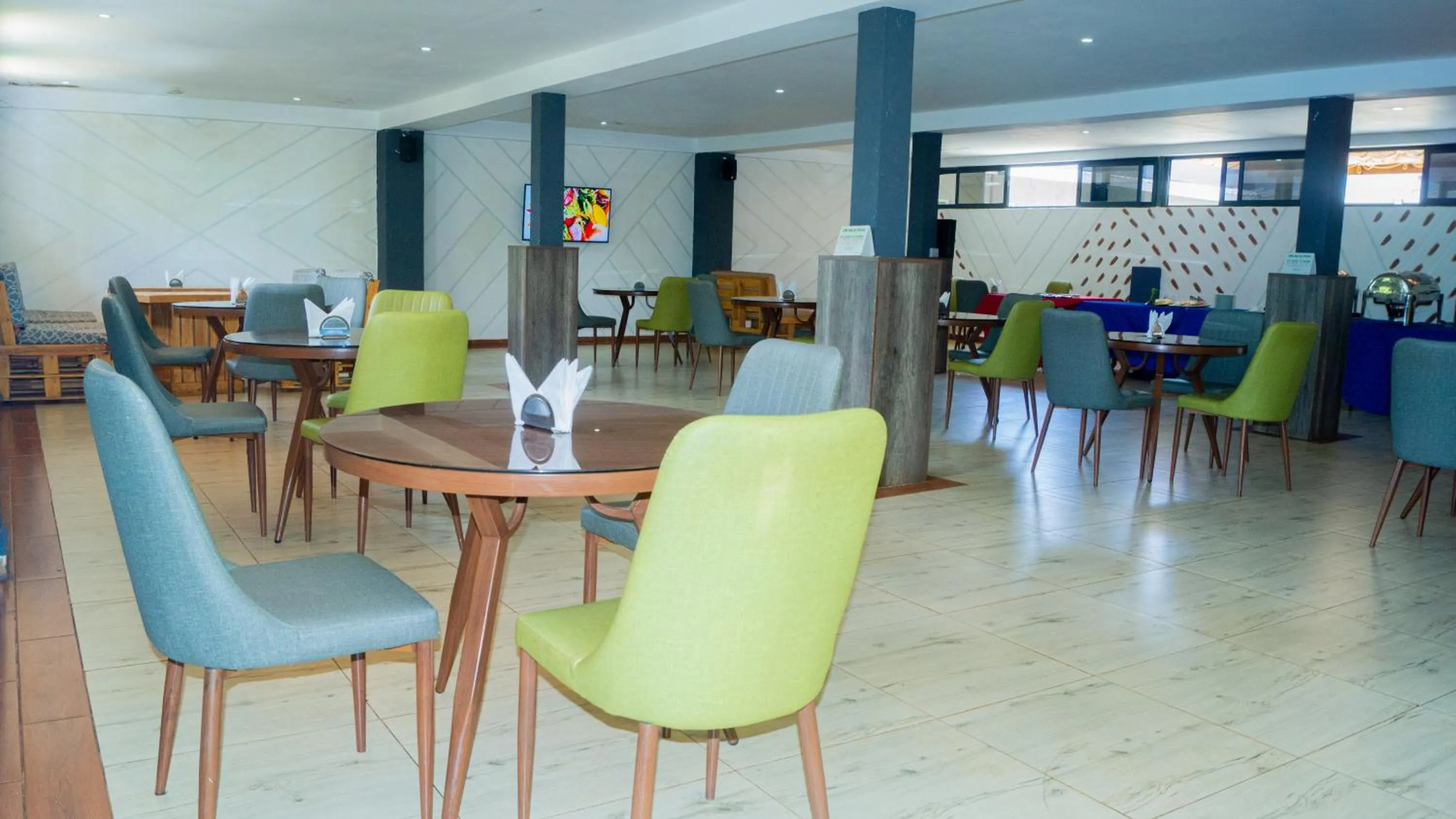 Restaurant/places to eat in The Candela Hotel