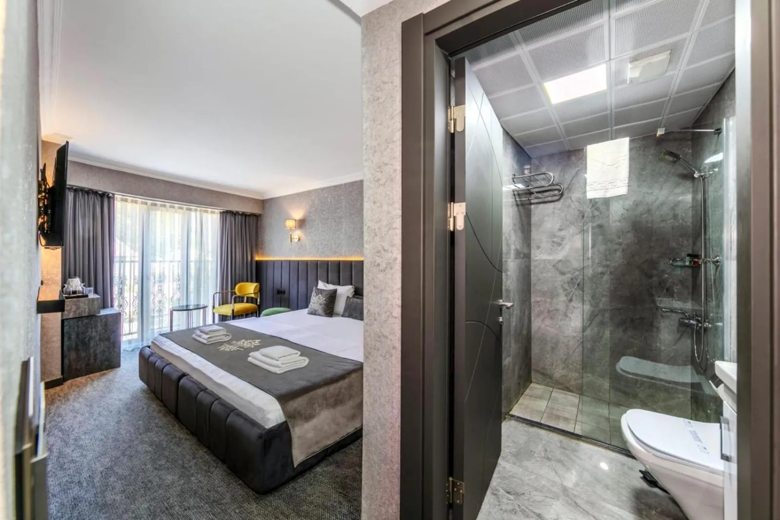Shower, Bed in Golden Bazaar hotel