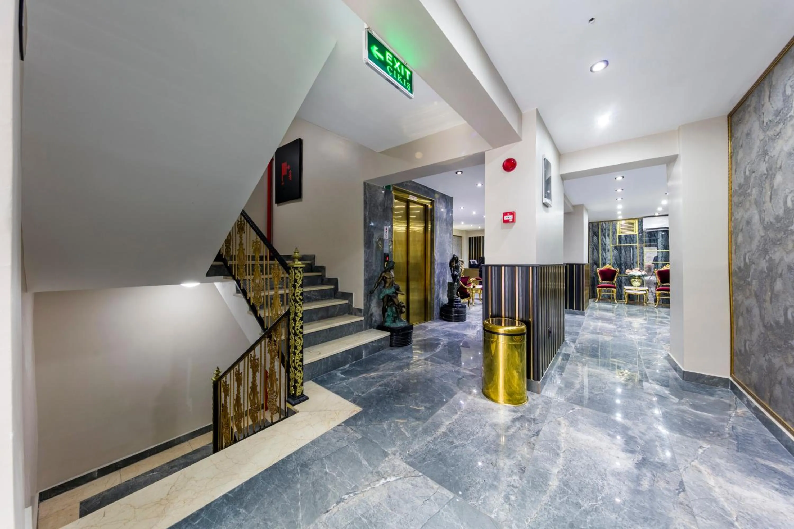 elevator in Golden Bazaar hotel