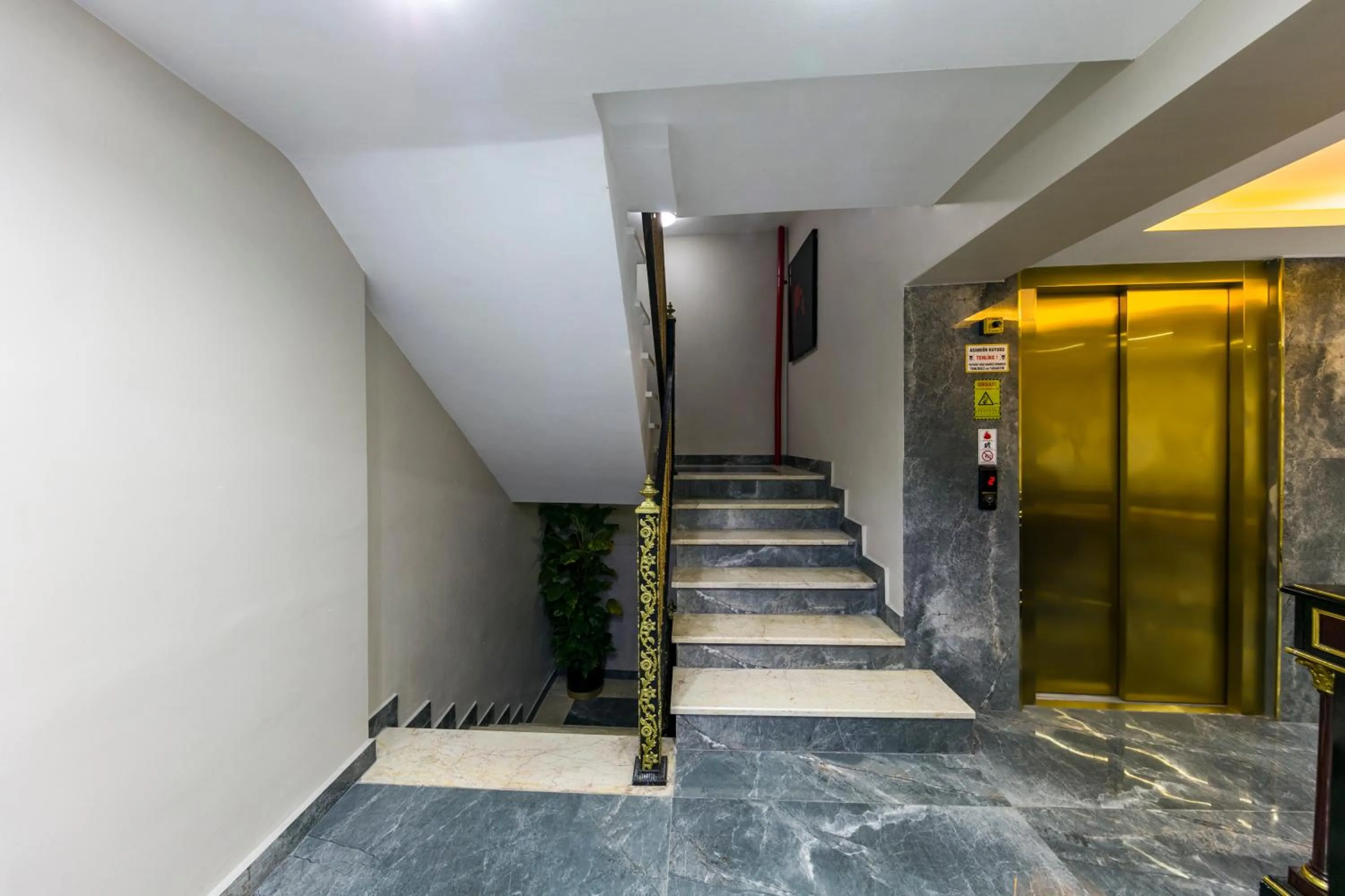 elevator in Golden Bazaar hotel